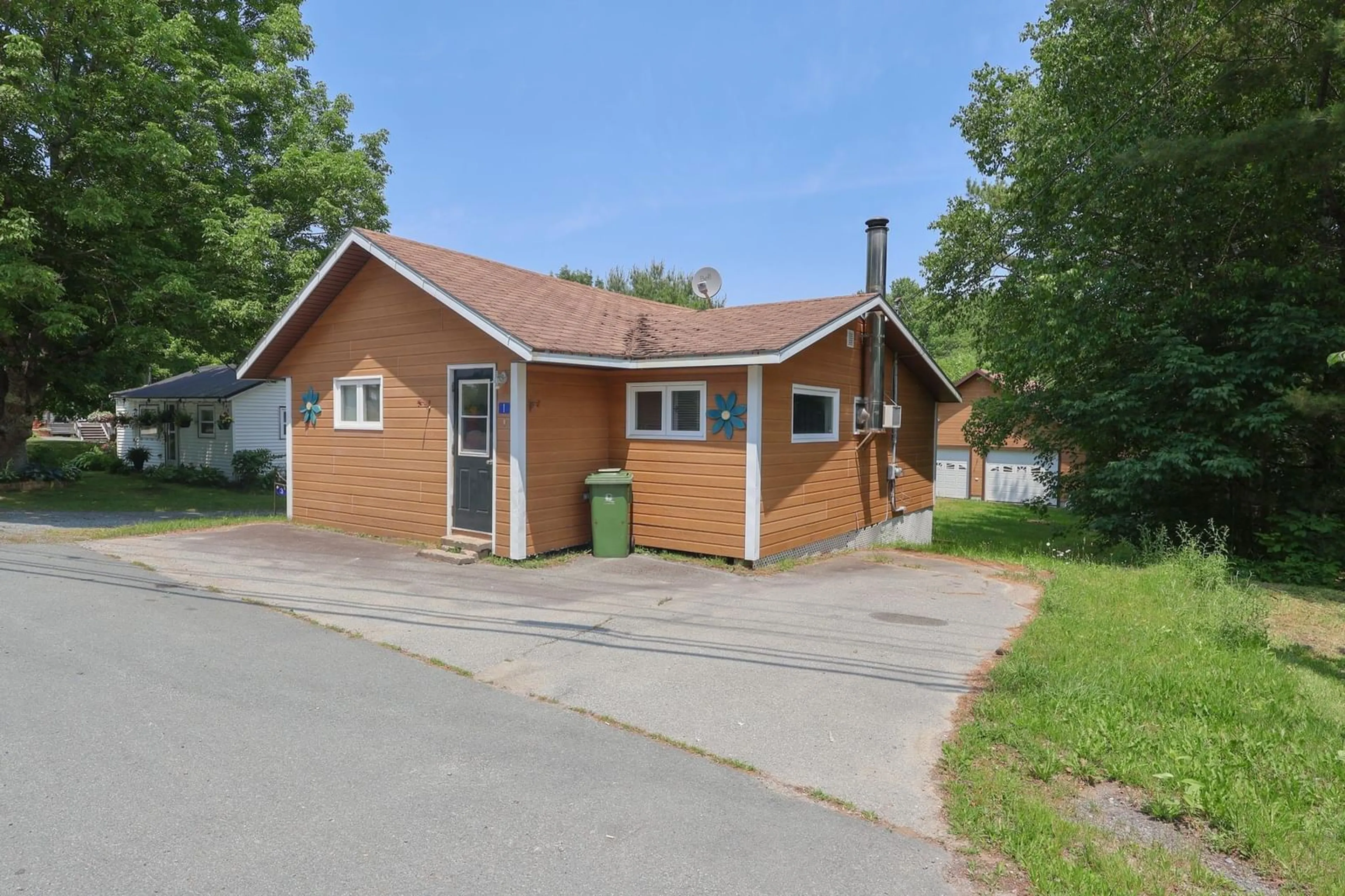 Unknown for 1 Morton St, Milton Nova Scotia B0T 1P0