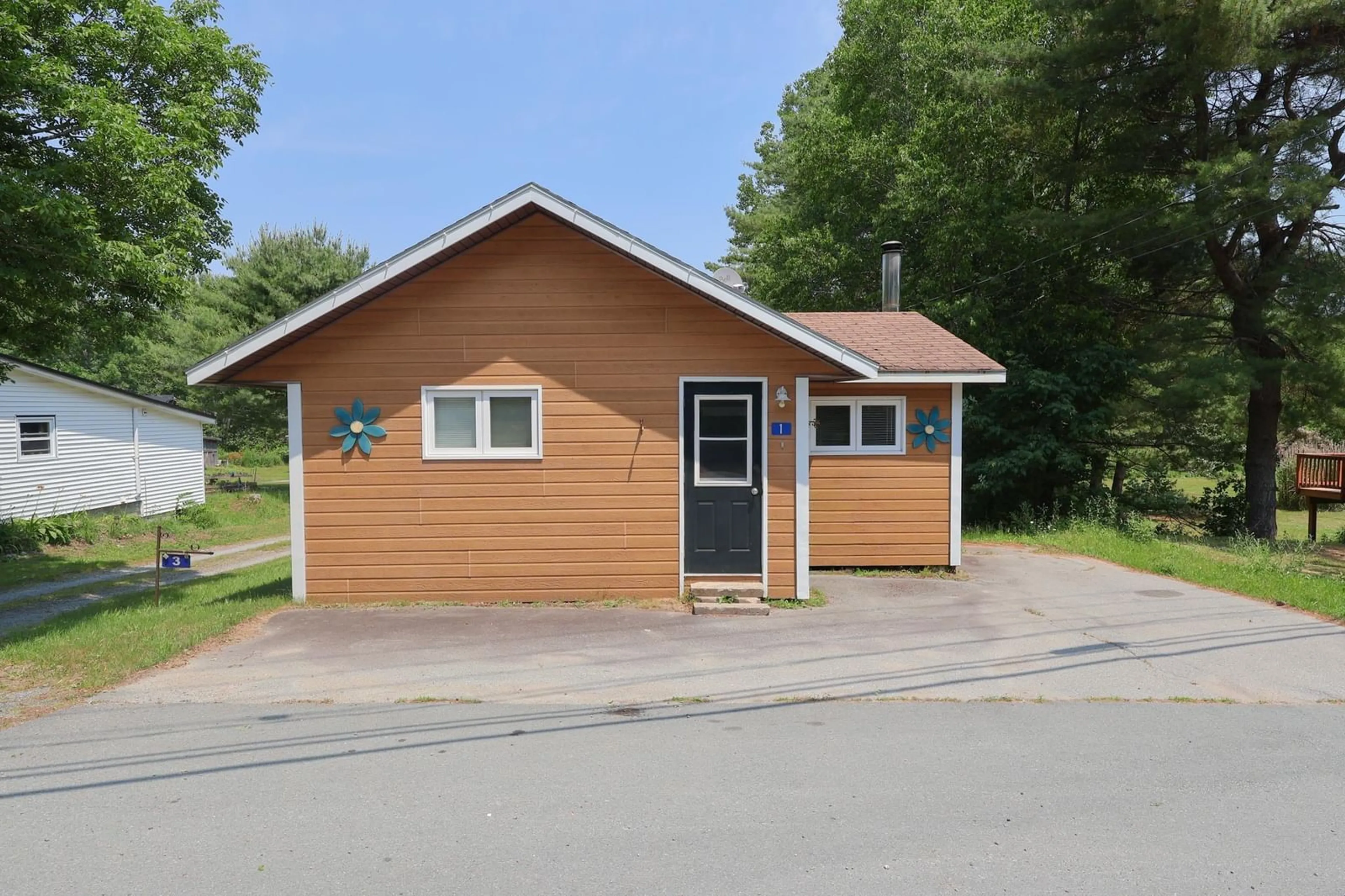 Shed for 1 Morton St, Milton Nova Scotia B0T 1P0