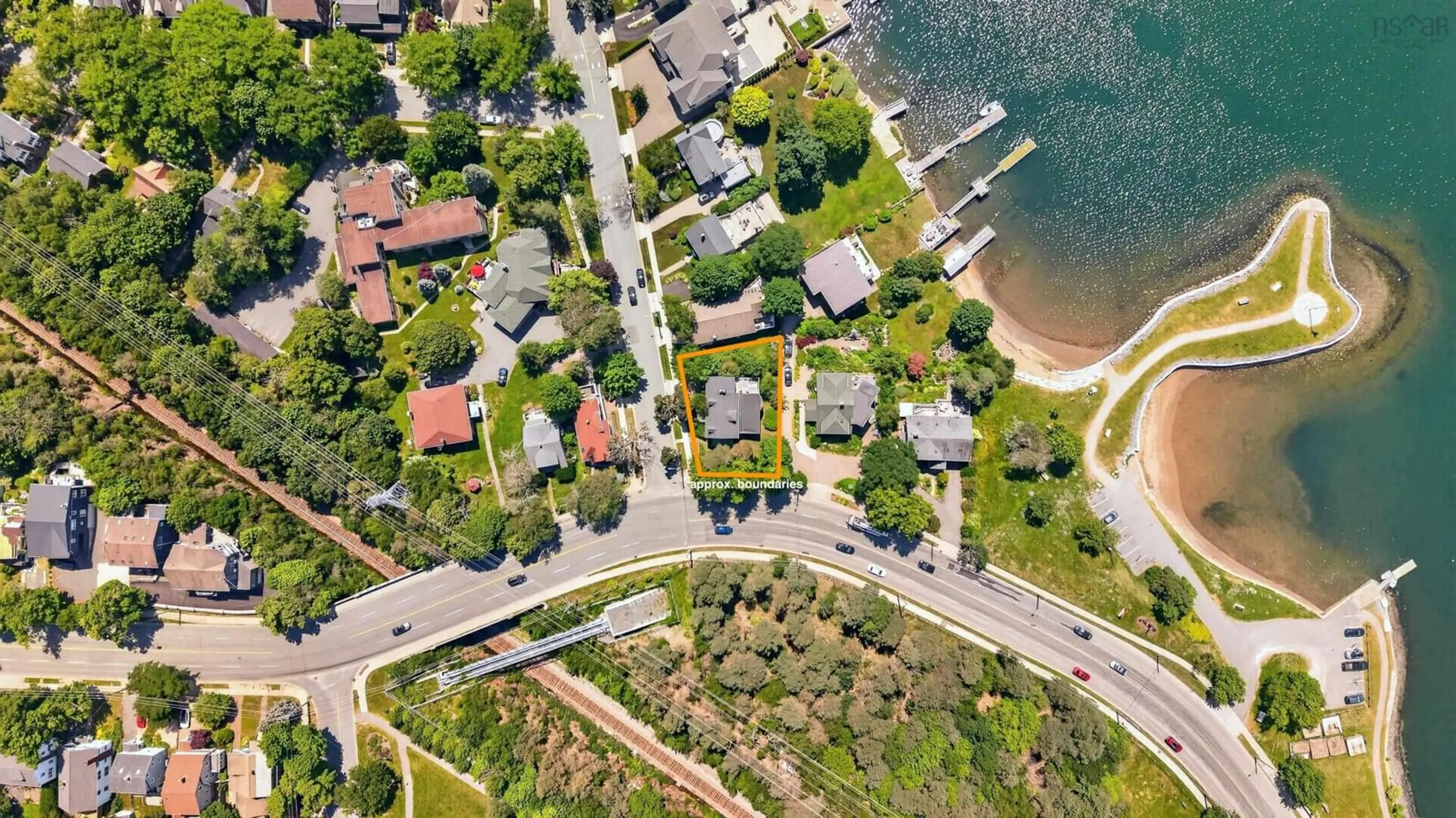 A pic from outside/outdoor area/front of a property/back of a property/a pic from drone, street for 7020 Armview Ave, Halifax Nova Scotia B3H 2M4