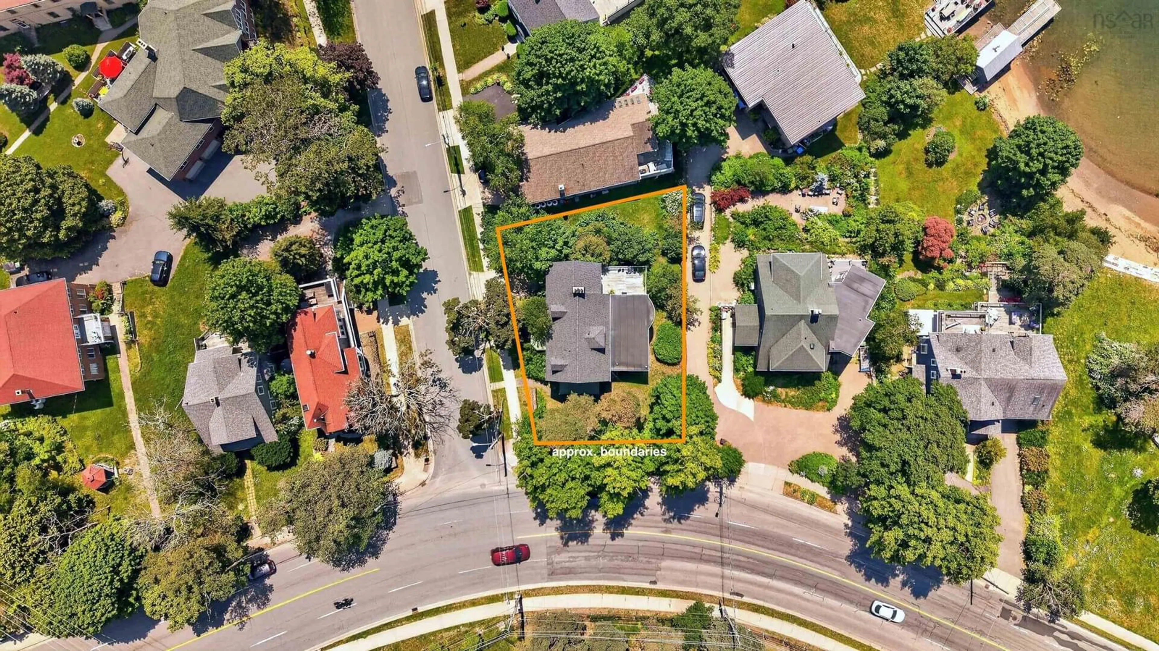 A pic from outside/outdoor area/front of a property/back of a property/a pic from drone, street for 7020 Armview Ave, Halifax Nova Scotia B3H 2M4