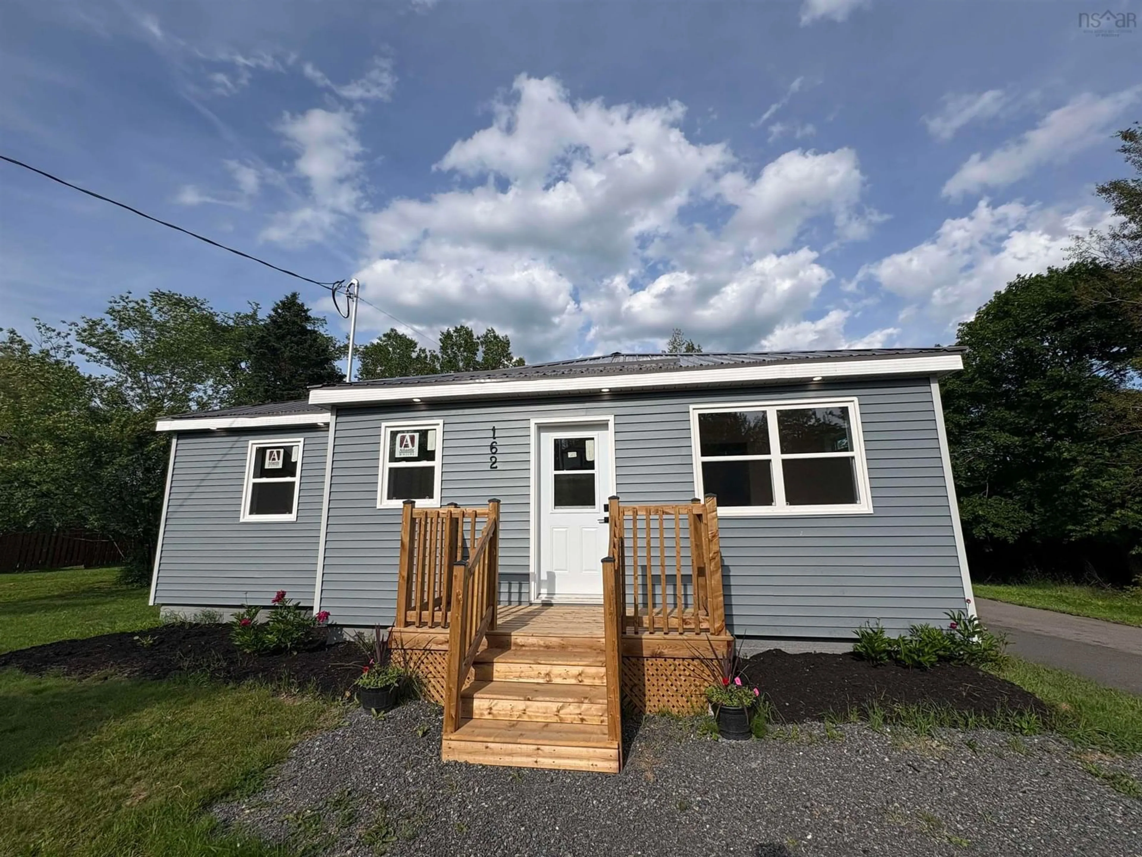 Home with vinyl exterior material, building for 162 Sixth St, New Glasgow Nova Scotia B2H 1B5