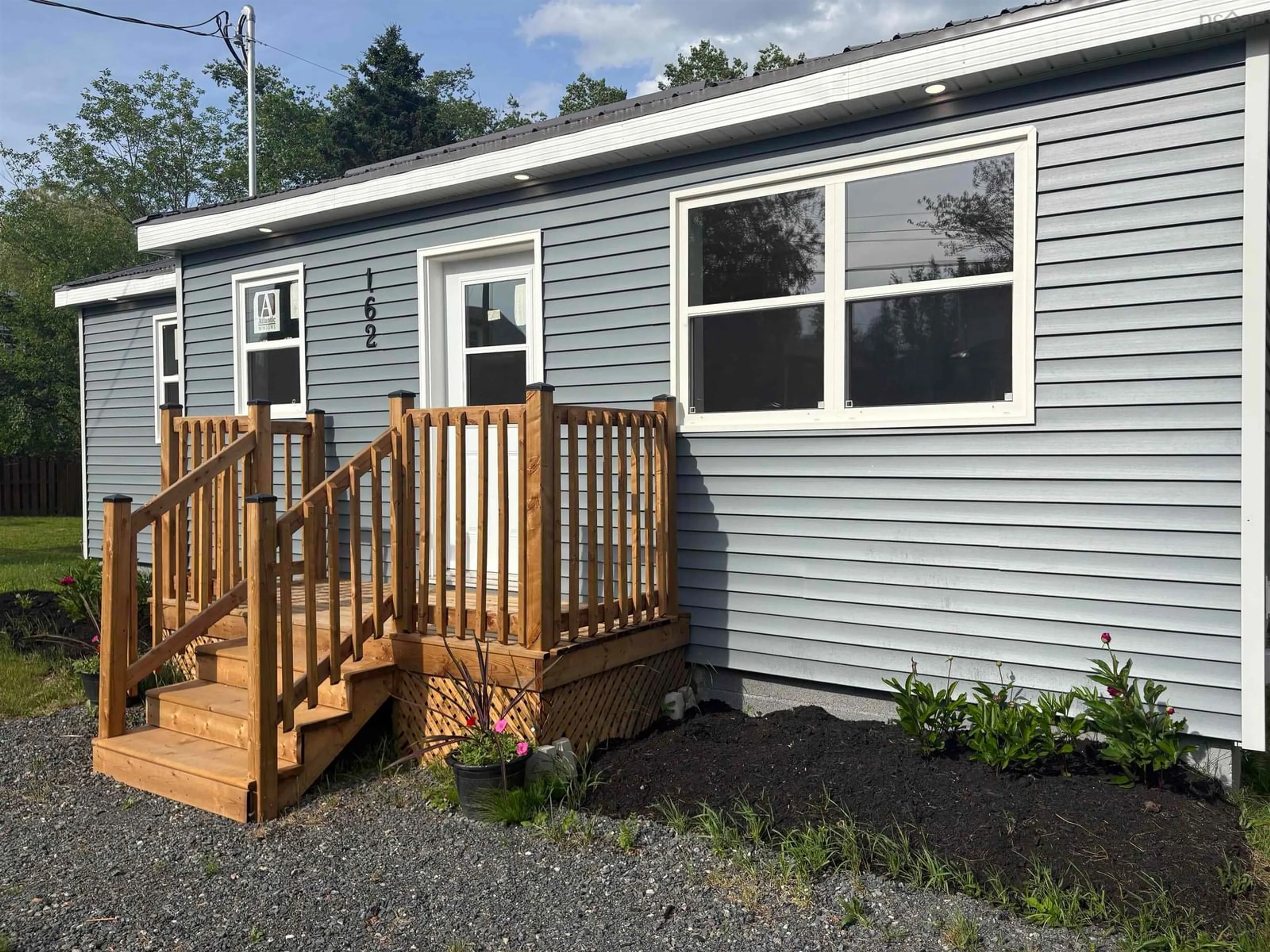 Home with vinyl exterior material, unknown for 162 Sixth St, New Glasgow Nova Scotia B2H 1B5