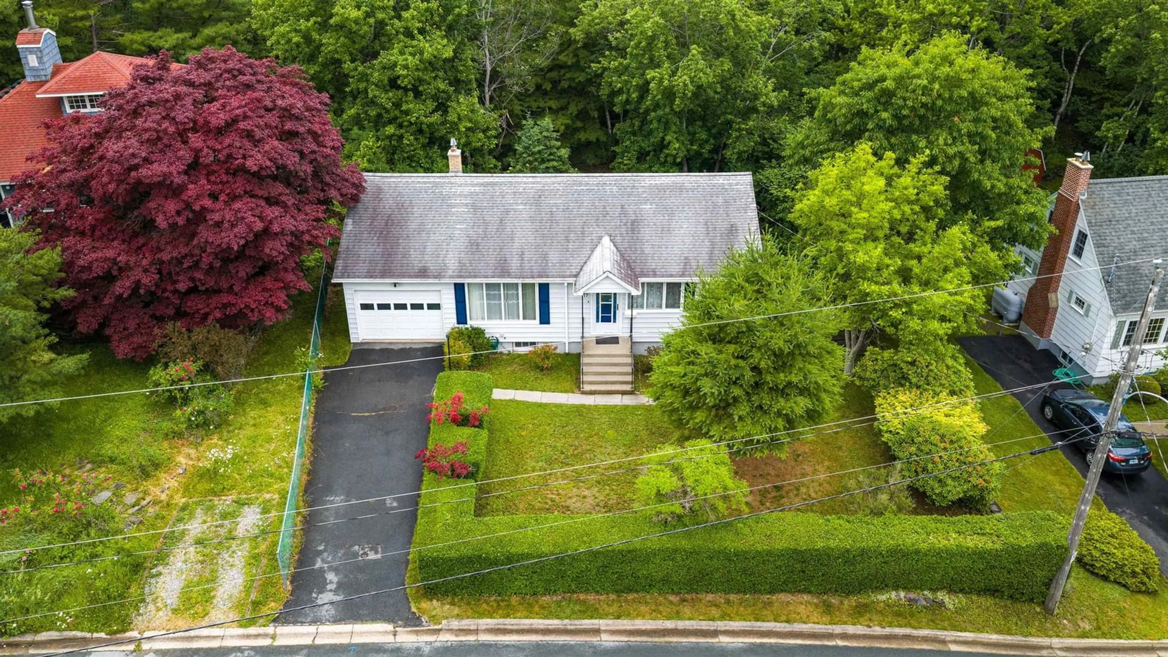 A pic from outside/outdoor area/front of a property/back of a property/a pic from drone, street for 17 Forward Ave, Halifax Nova Scotia B3P 1S3