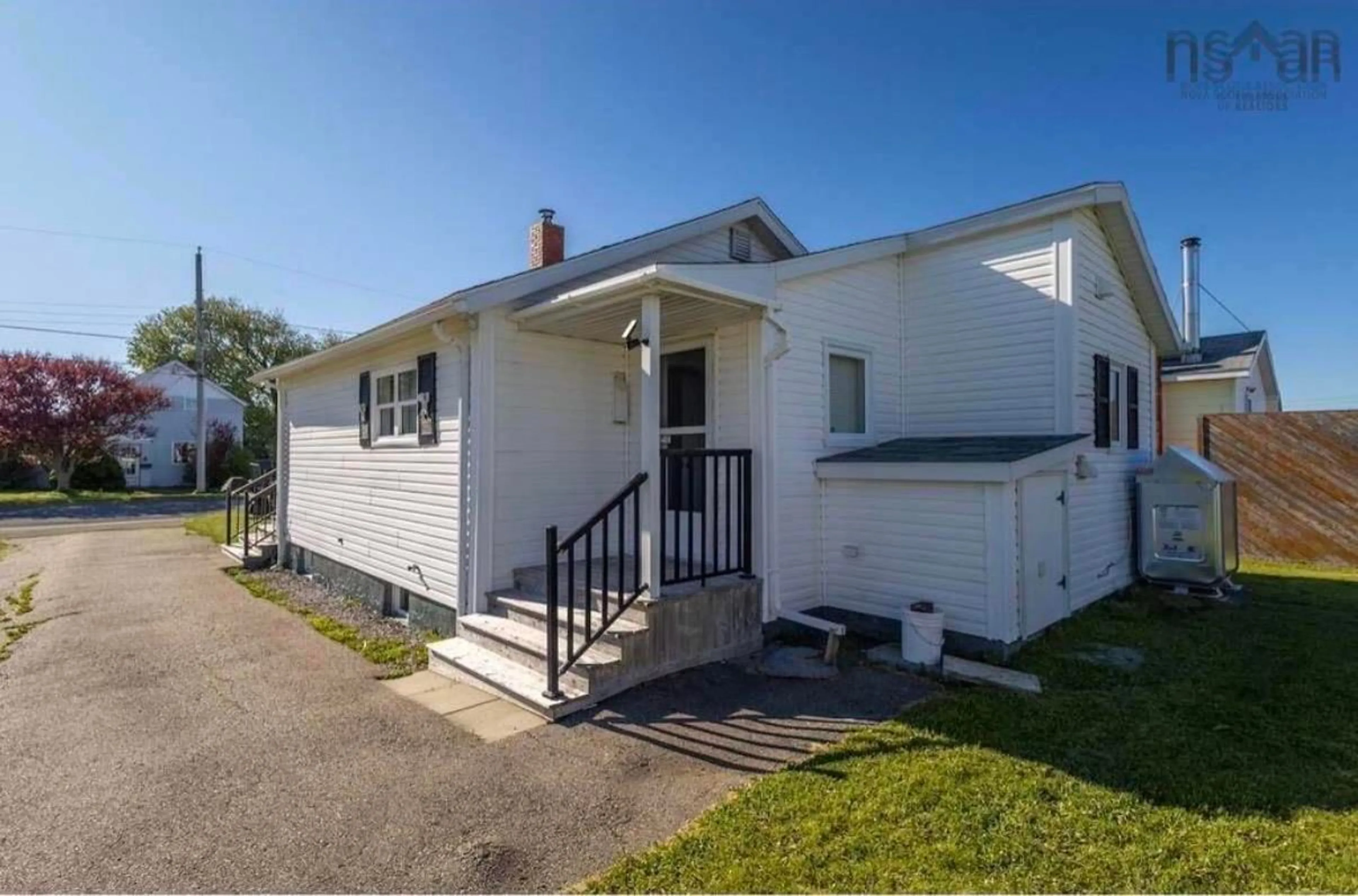 Home with vinyl exterior material, building for 366 12th St, New Waterford Nova Scotia B1H 4A1