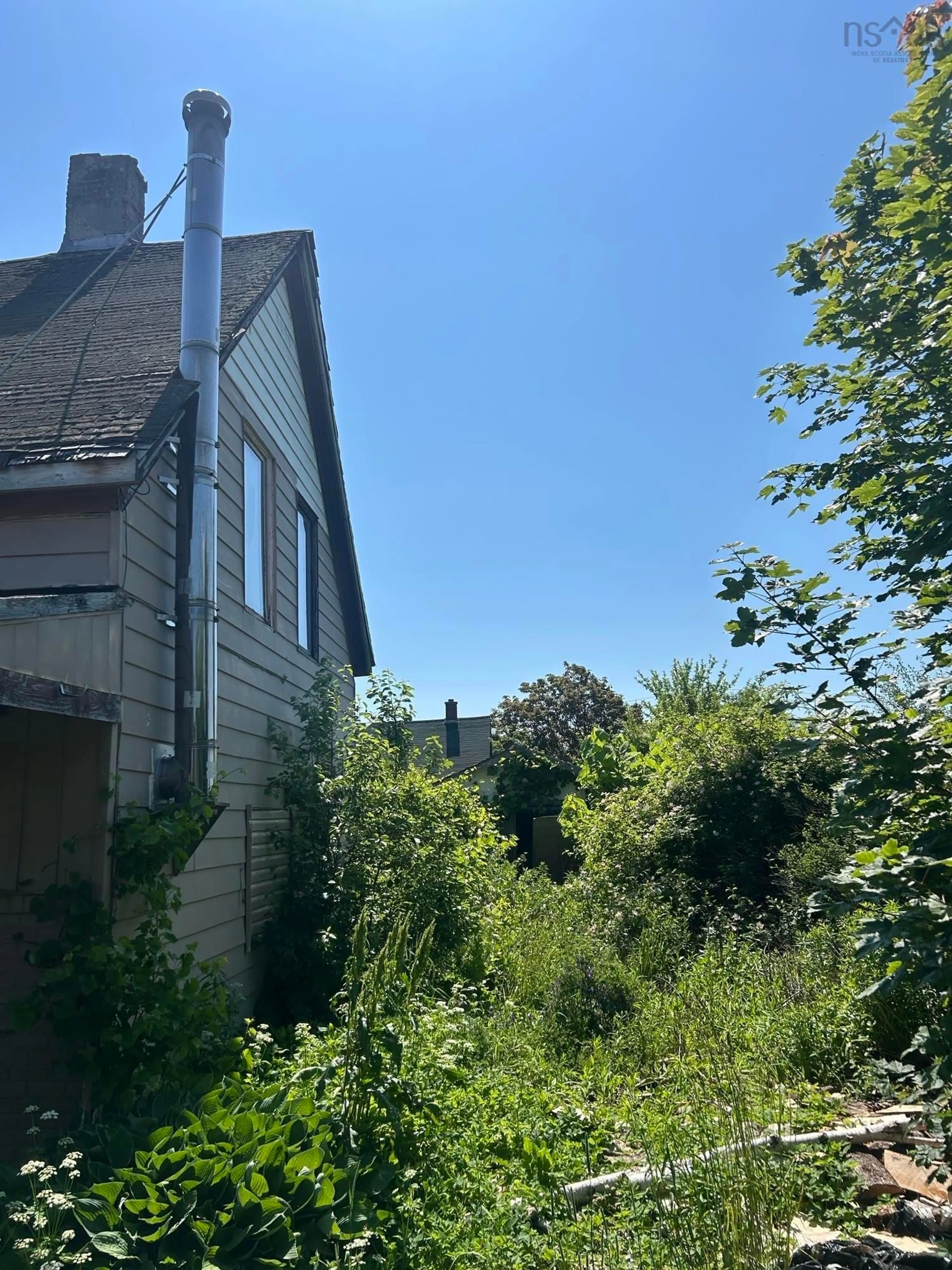 A pic from outside/outdoor area/front of a property/back of a property/a pic from drone, building for 33 Foundry Street, Glace Bay Nova Scotia B1A 2X3