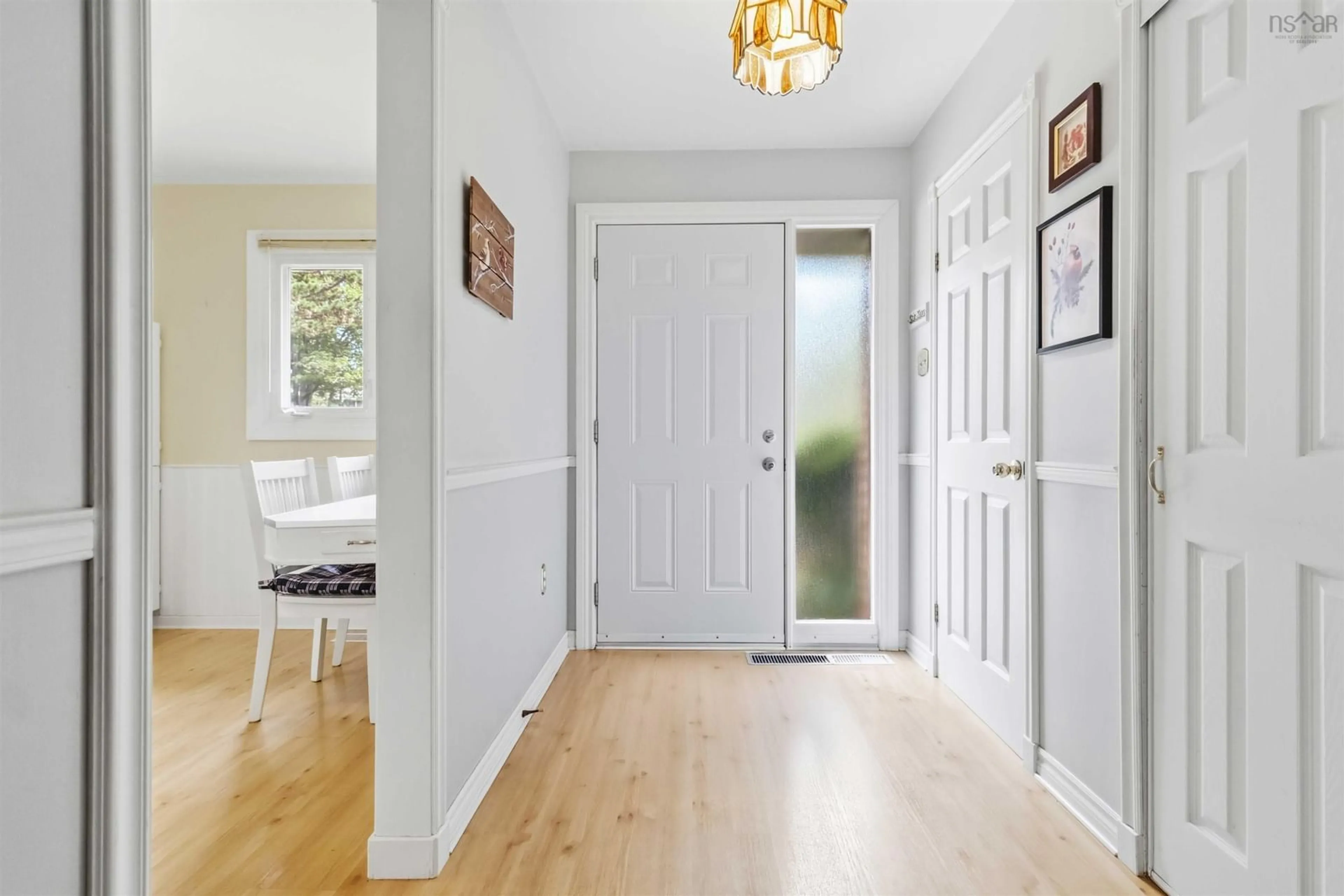 Indoor entryway for 34 Forestside Cres, Halifax Nova Scotia B3M 1M4