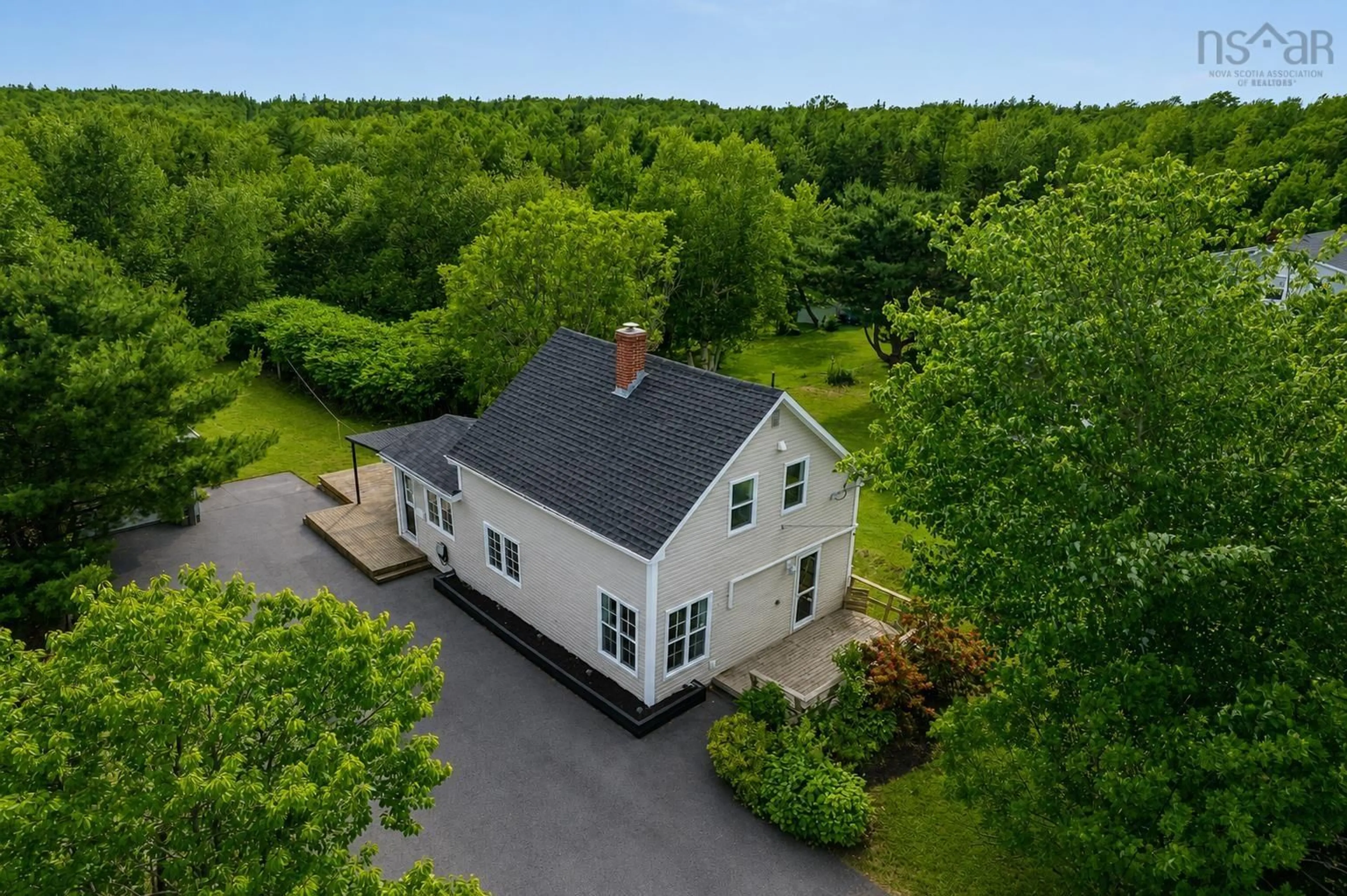 A pic from outside/outdoor area/front of a property/back of a property/a pic from drone, building for 60 Centre St, North Sydney Nova Scotia B2A 3J1