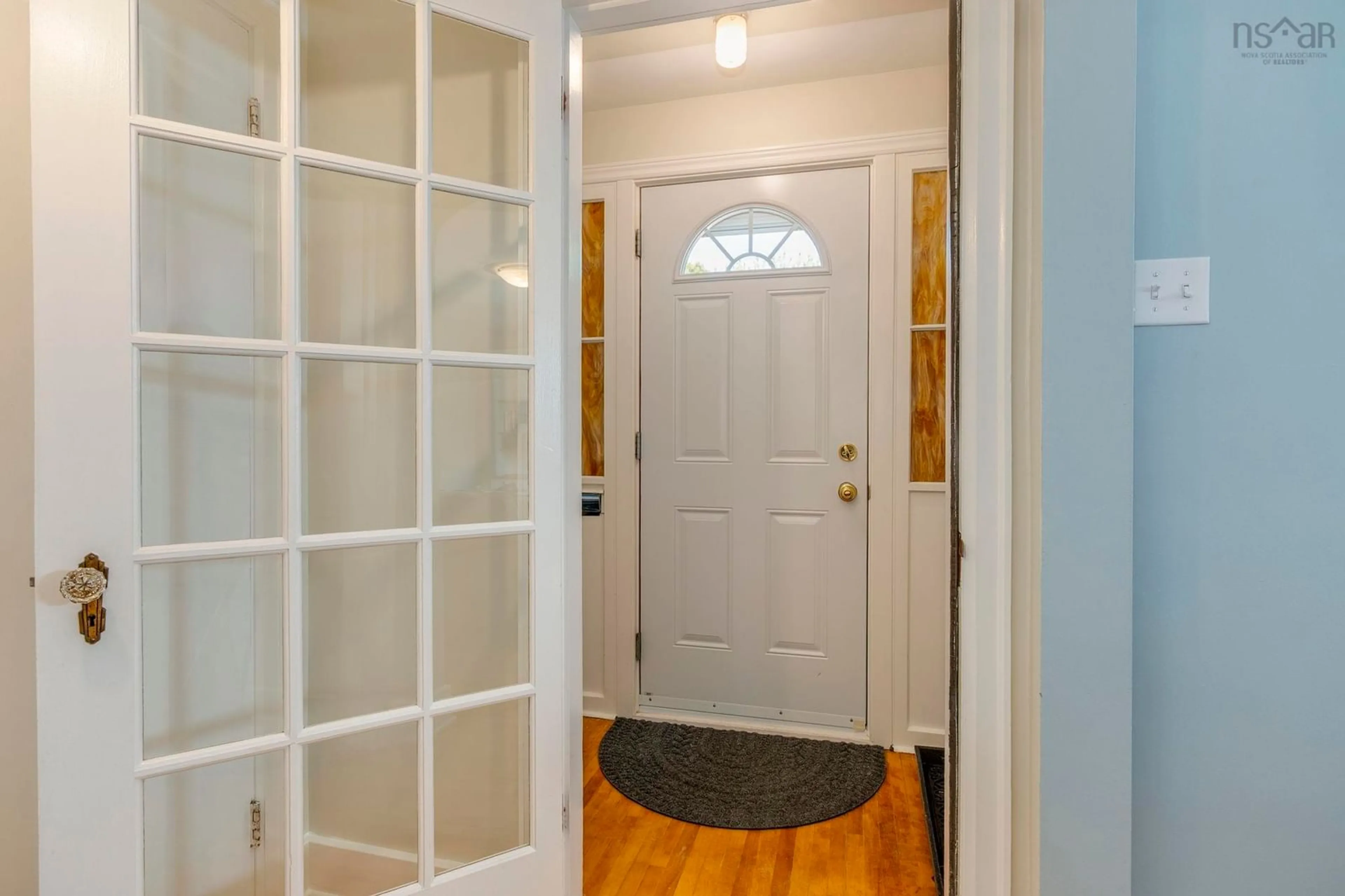 Indoor entryway for 27 Esdaile Ave, Dartmouth Nova Scotia B2Y 3N5