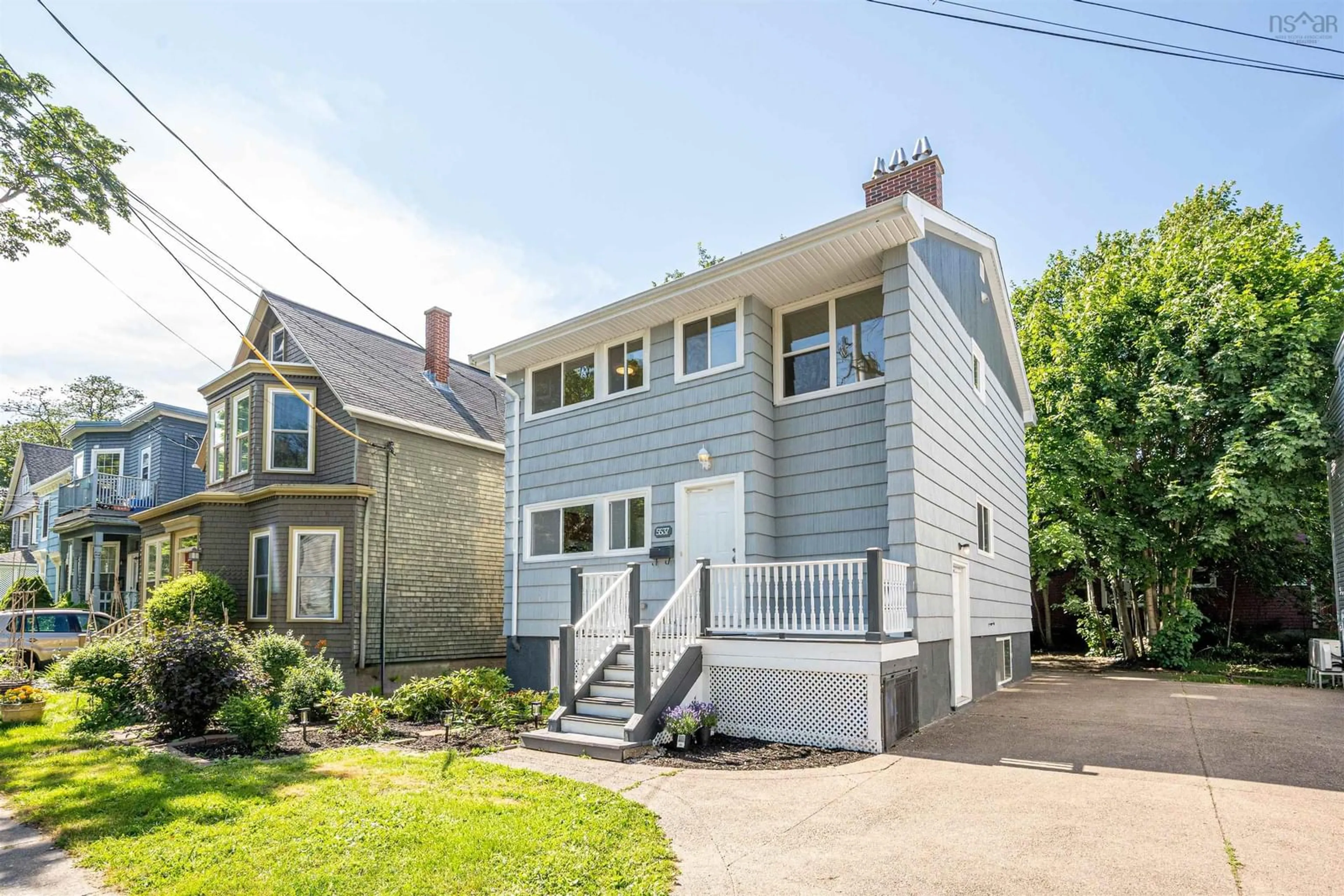 Home with vinyl exterior material, street for 5537 Atlantic Street St, South End Nova Scotia B3H 1G6