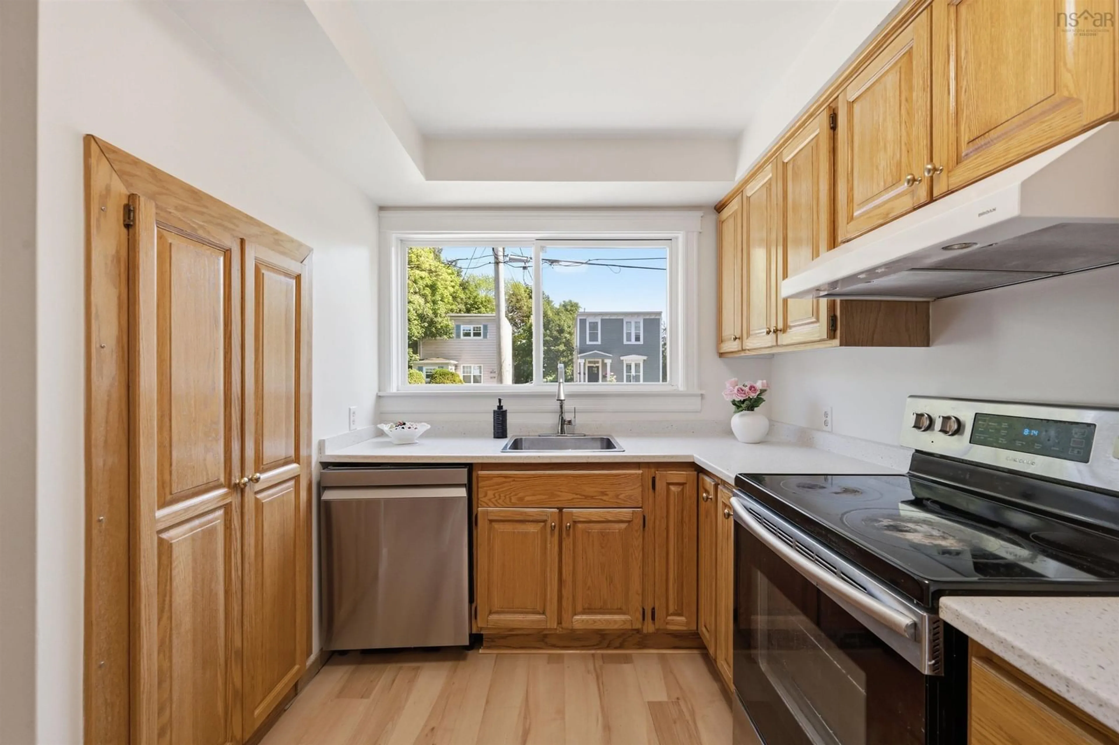 Standard kitchen, unknown for 5537 Atlantic Street St, South End Nova Scotia B3H 1G6