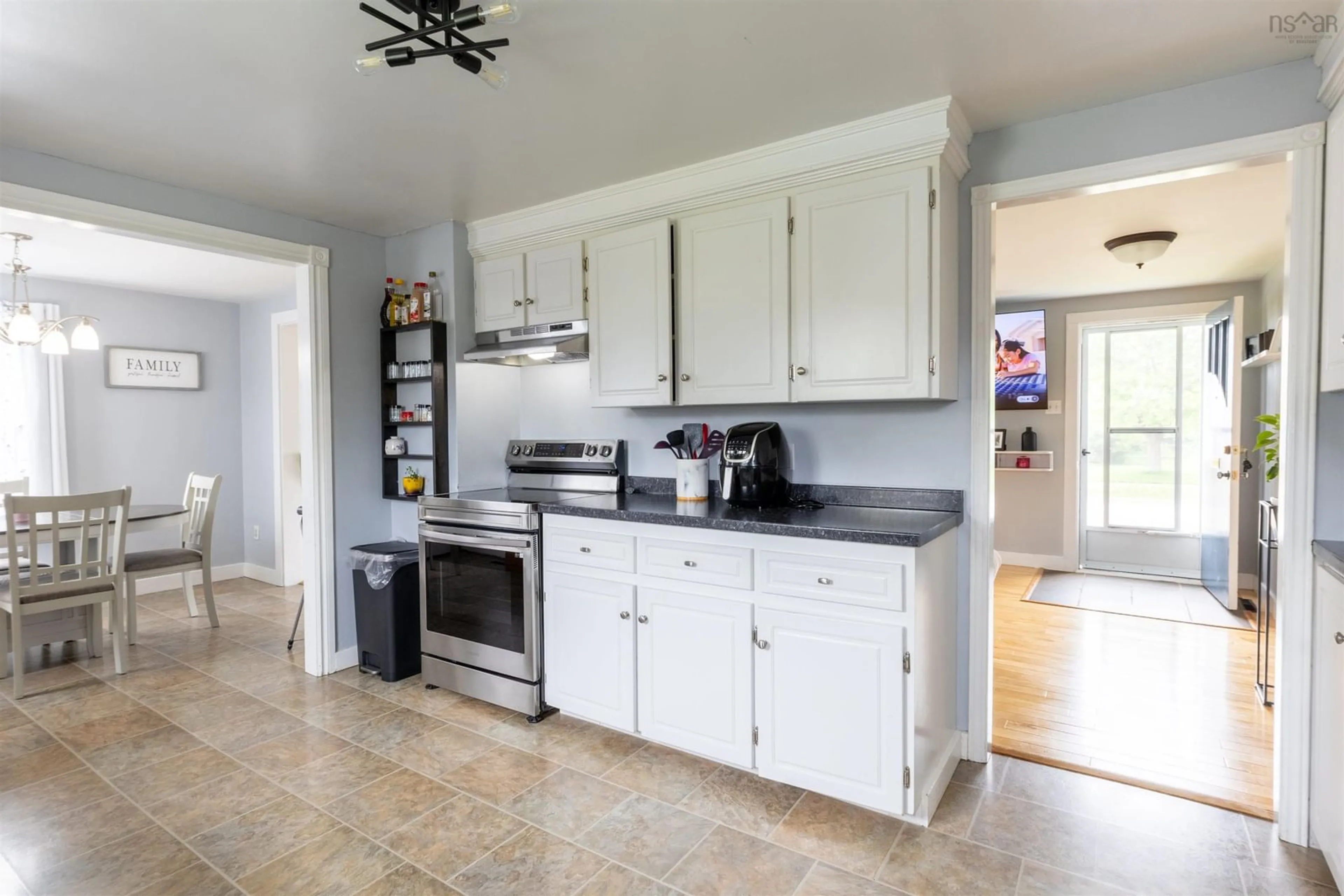 Unknown for 69 King St, Yarmouth Nova Scotia B5A 2Y2