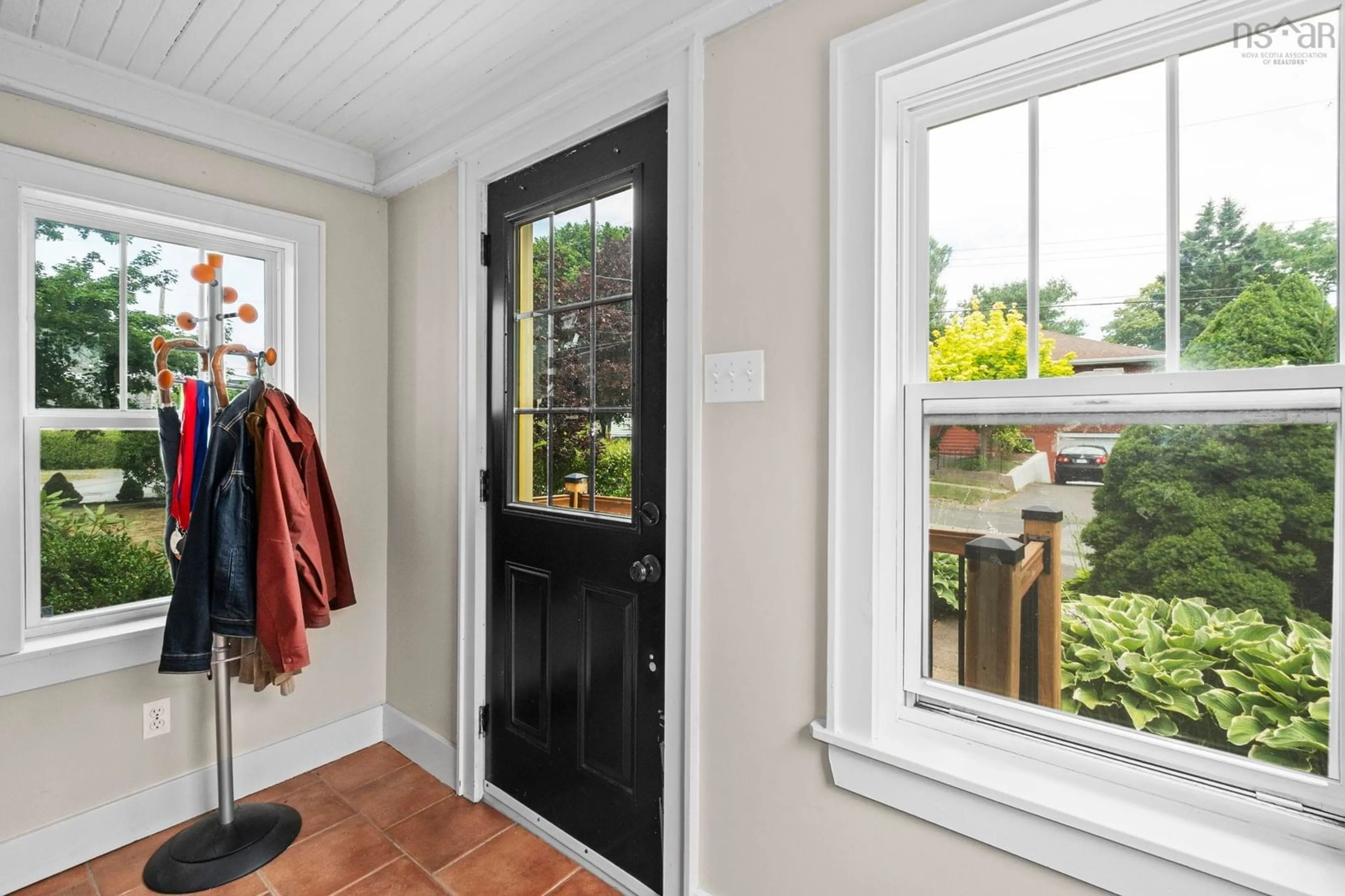 Indoor entryway for 16 Lawnwood Ave, Halifax Nova Scotia B3N 1E7
