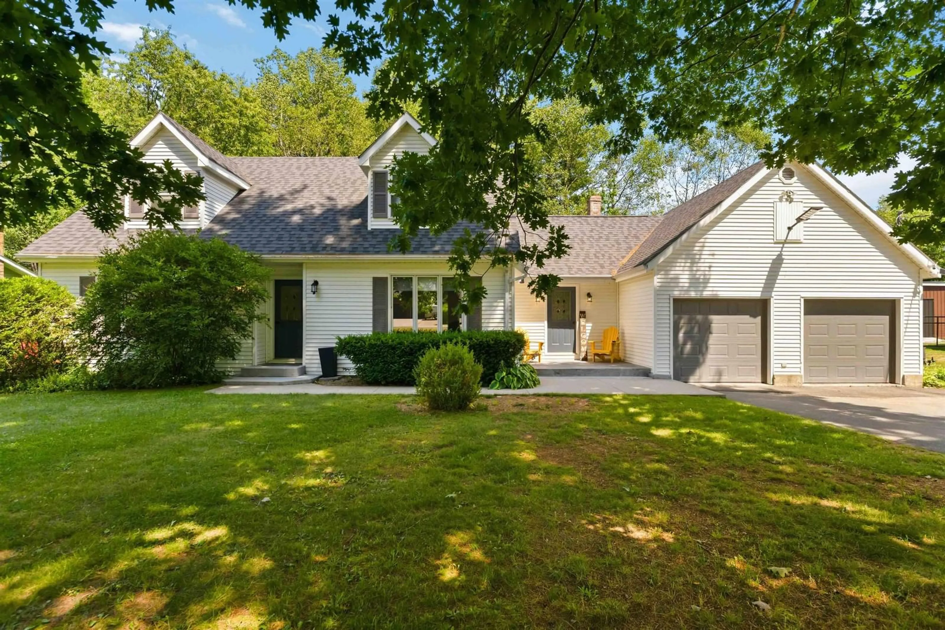 Home with vinyl exterior material, street for 1558 Meghan Dr, Coldbrook Nova Scotia B4R 1A1