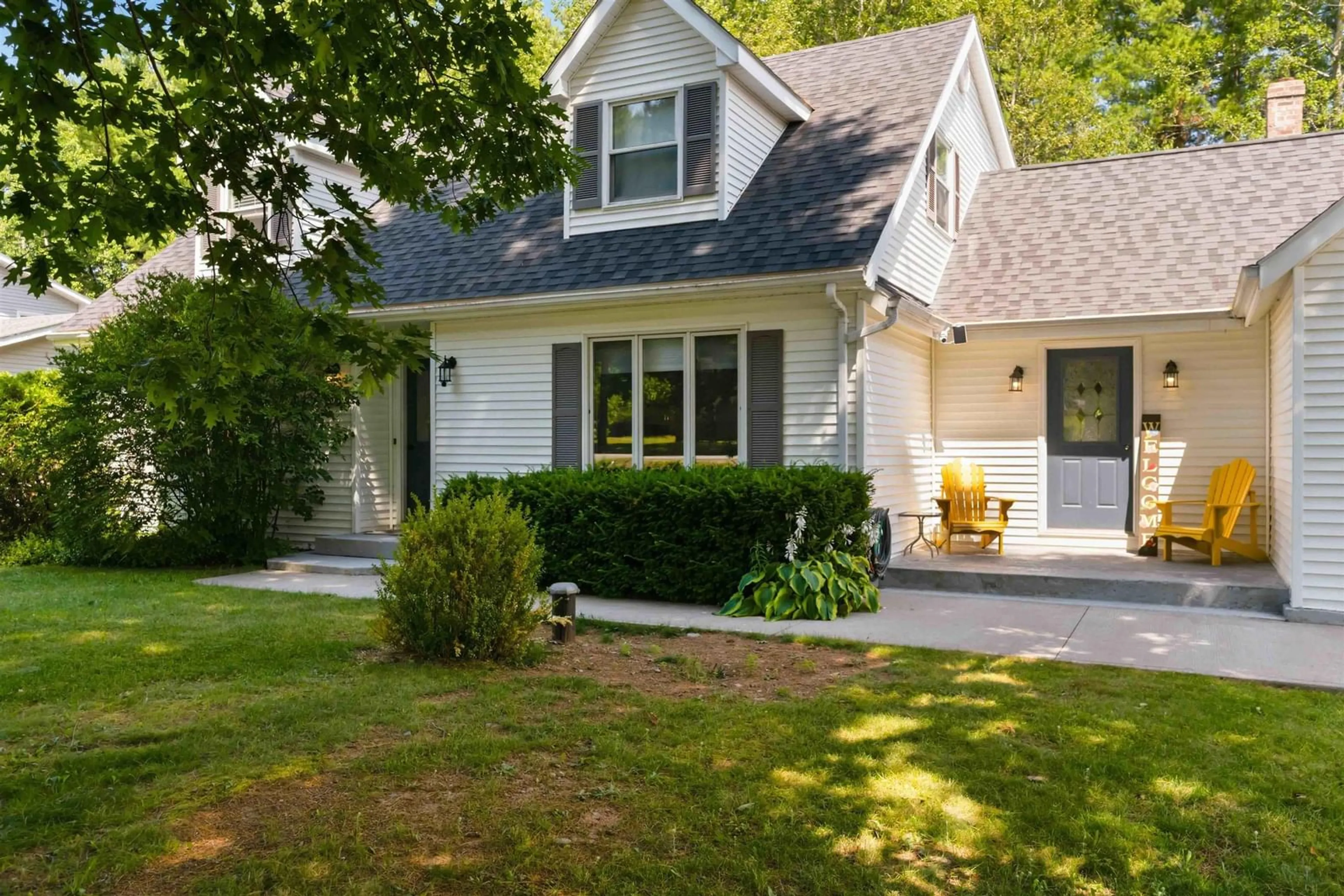 Home with vinyl exterior material, street for 1558 Meghan Dr, Coldbrook Nova Scotia B4R 1A1