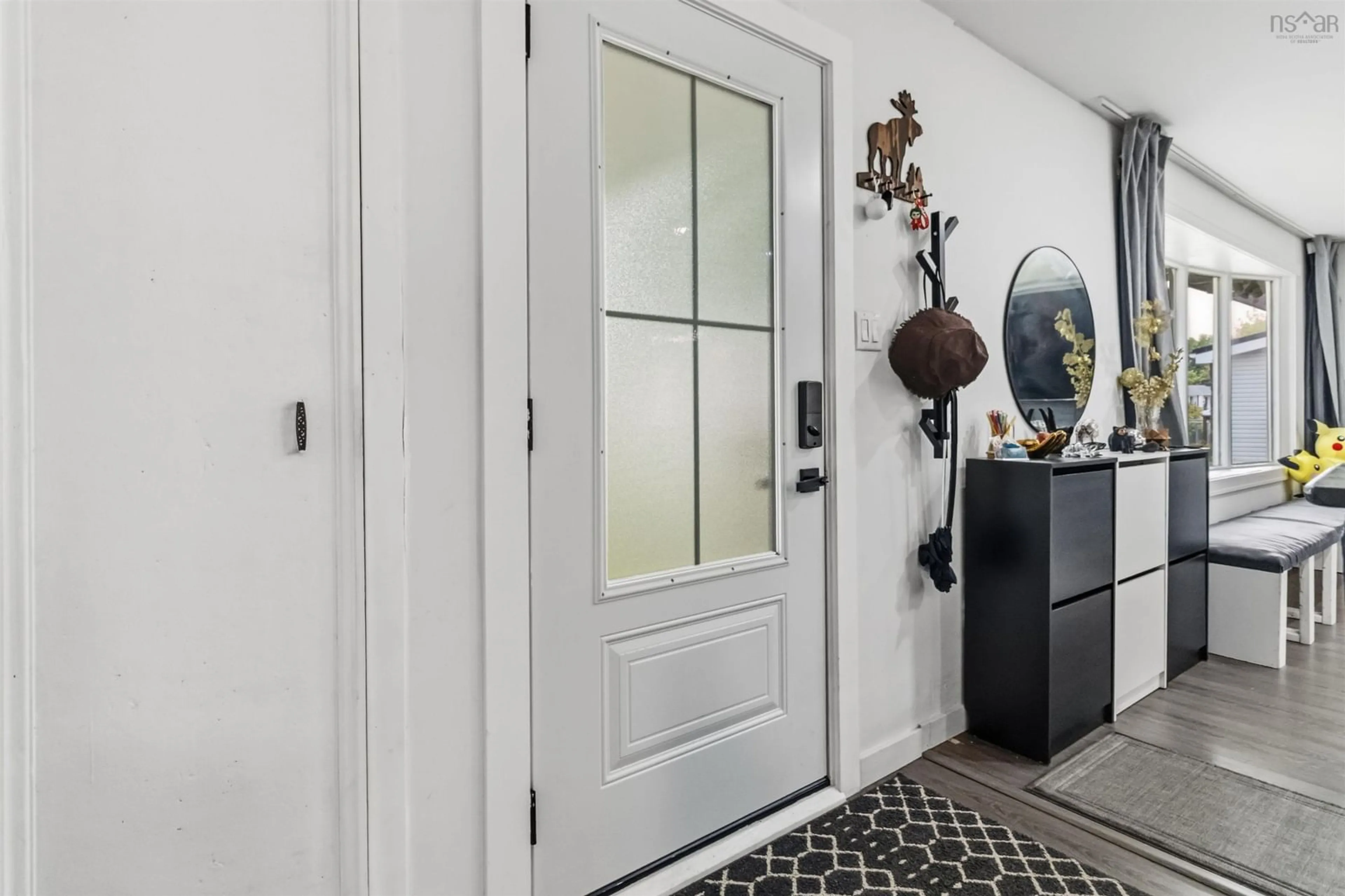 Indoor entryway for 72 Beaumont Dr, Lower Sackville Nova Scotia B4C 1V6