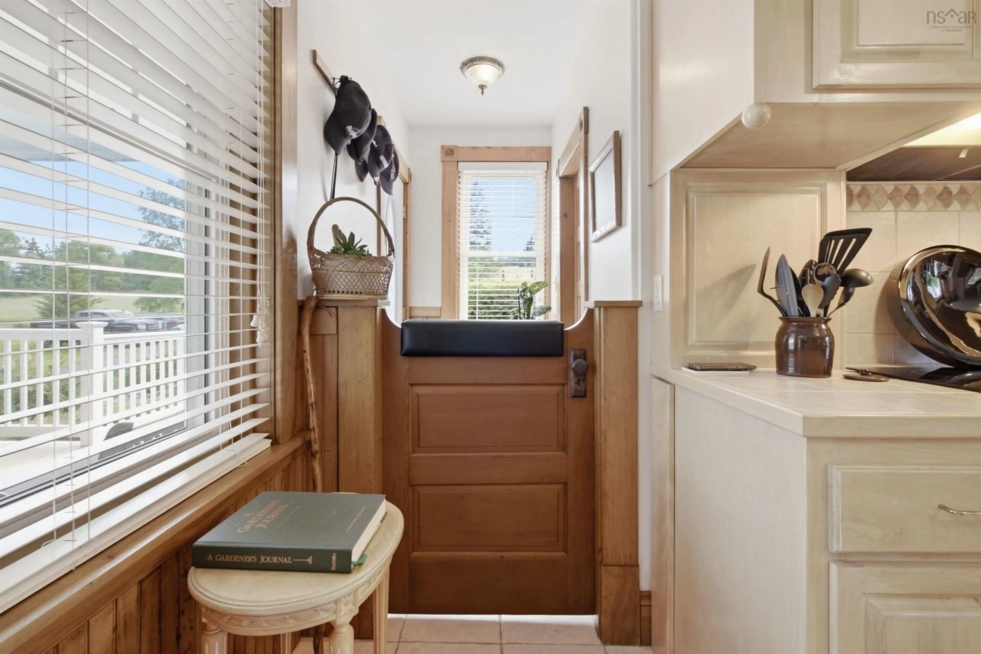 Indoor entryway for 5773 Stellarton Trafalgar Rd, Stellarton Nova Scotia B0K 1S0