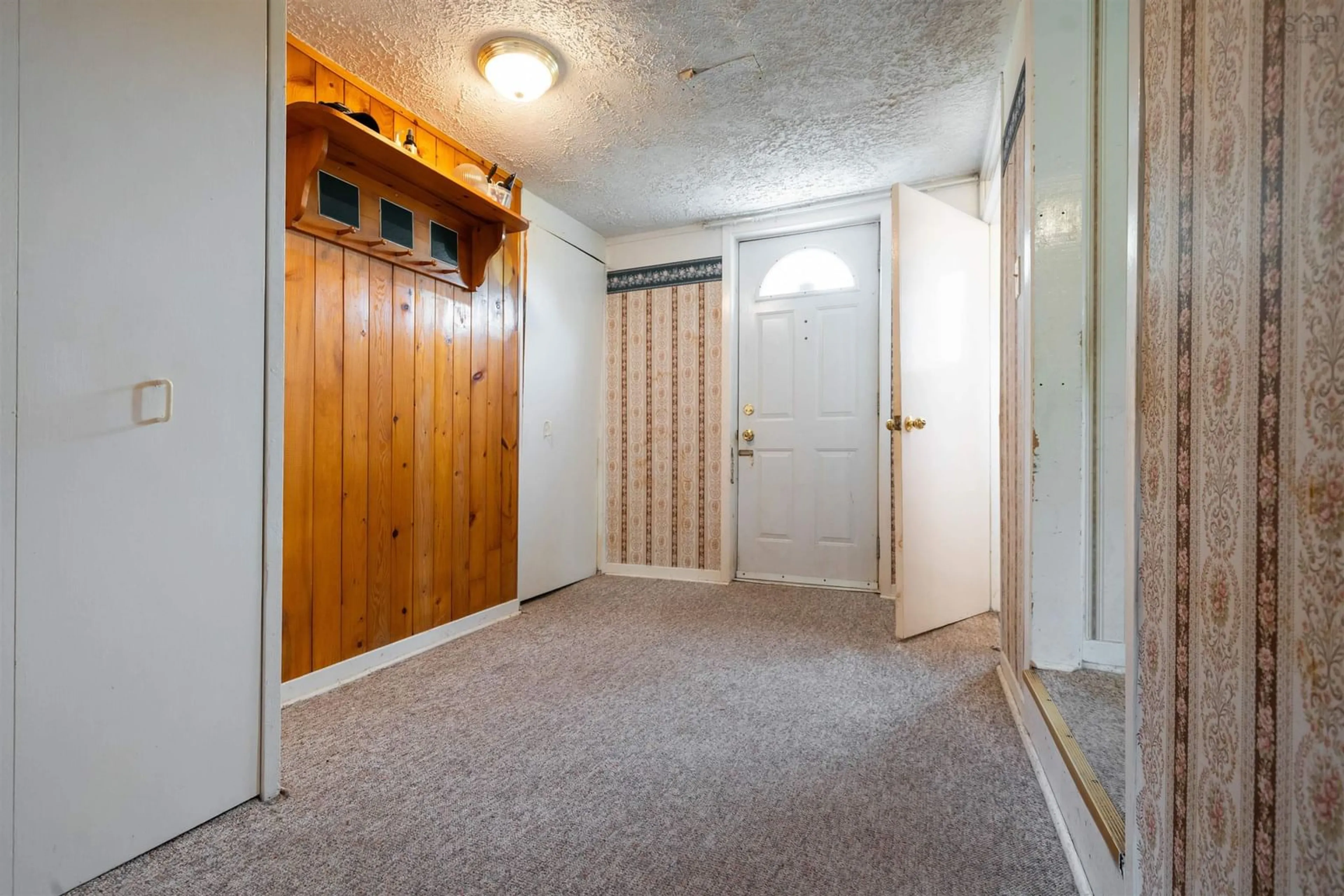 Indoor entryway for 111 Minto Rd, Black River Nova Scotia B0K 1R0
