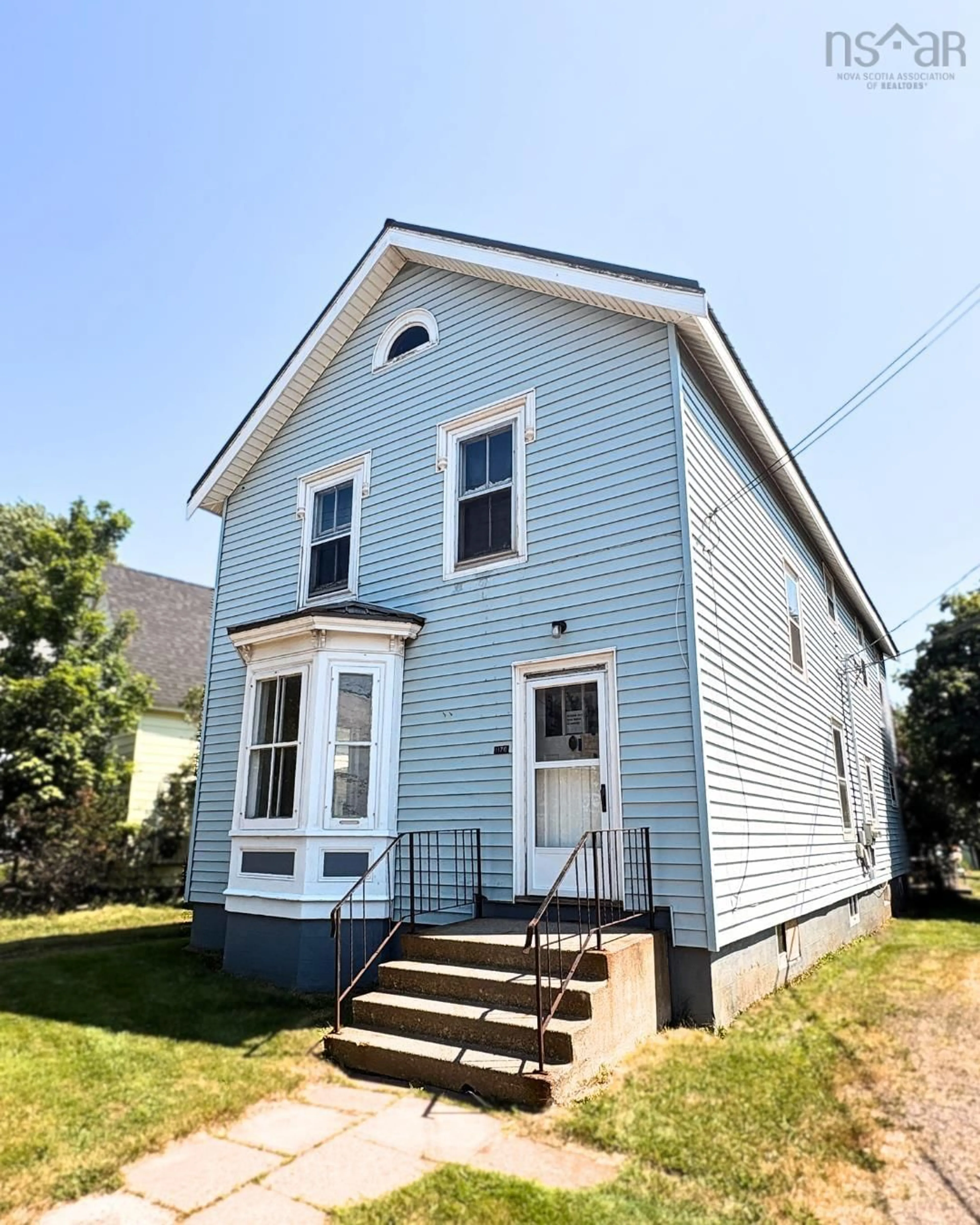 Home with vinyl exterior material, building for 1170 Prince St, Truro Nova Scotia B2N 1J2