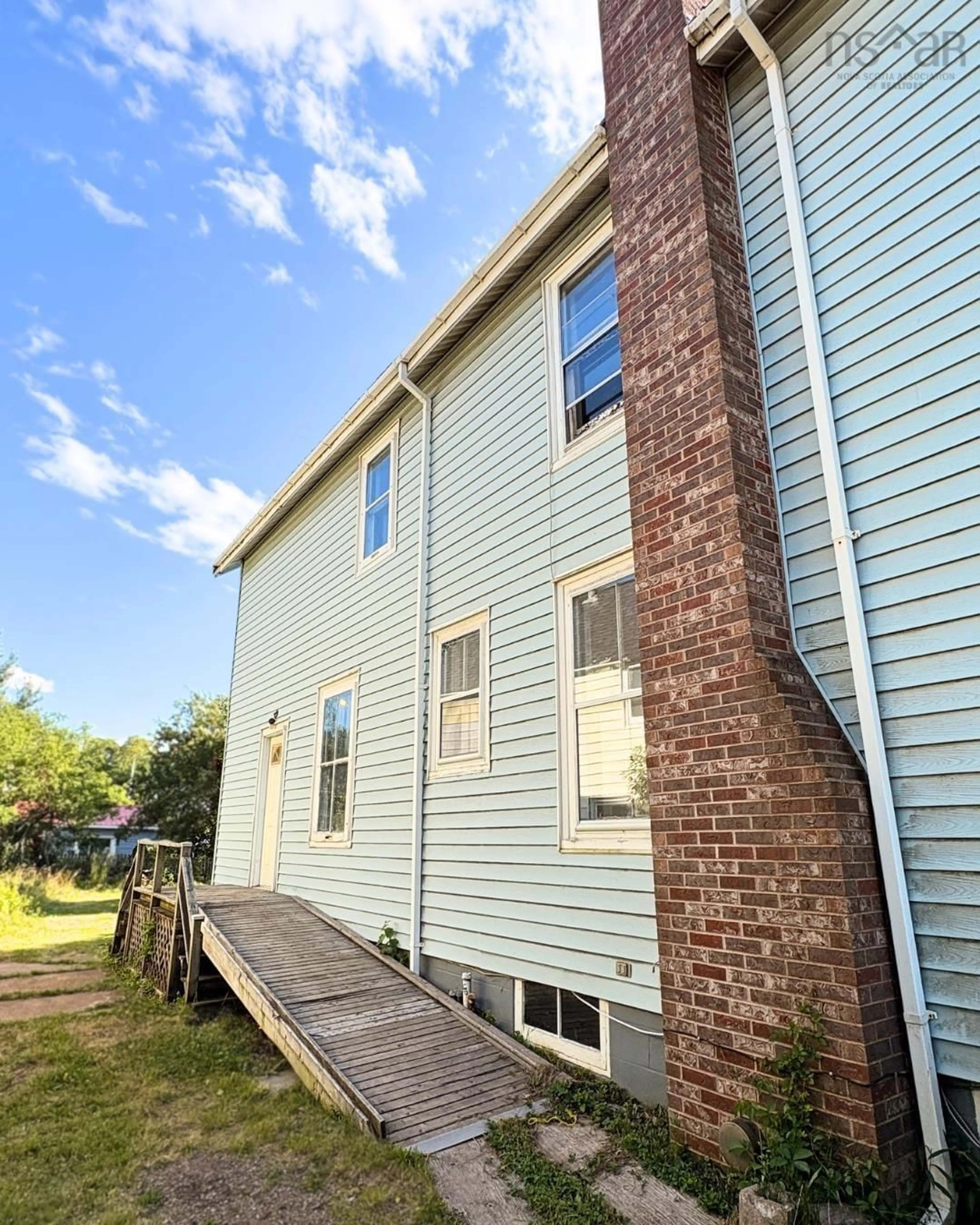Home with vinyl exterior material, building for 1170 Prince St, Truro Nova Scotia B2N 1J2