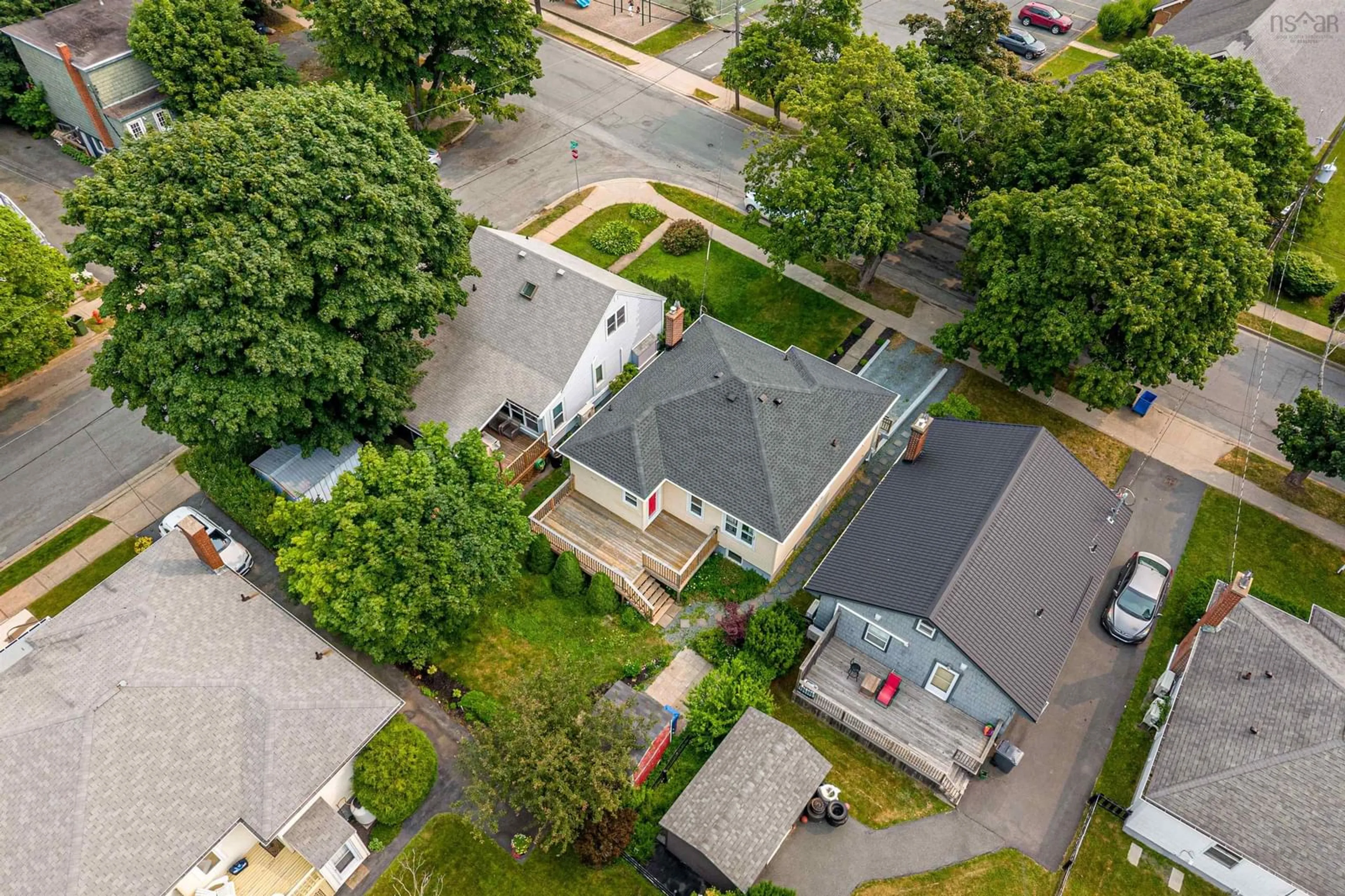 A pic from outside/outdoor area/front of a property/back of a property/a pic from drone, street for 3312 Ashburn Ave, Halifax Nova Scotia B3L 4C2