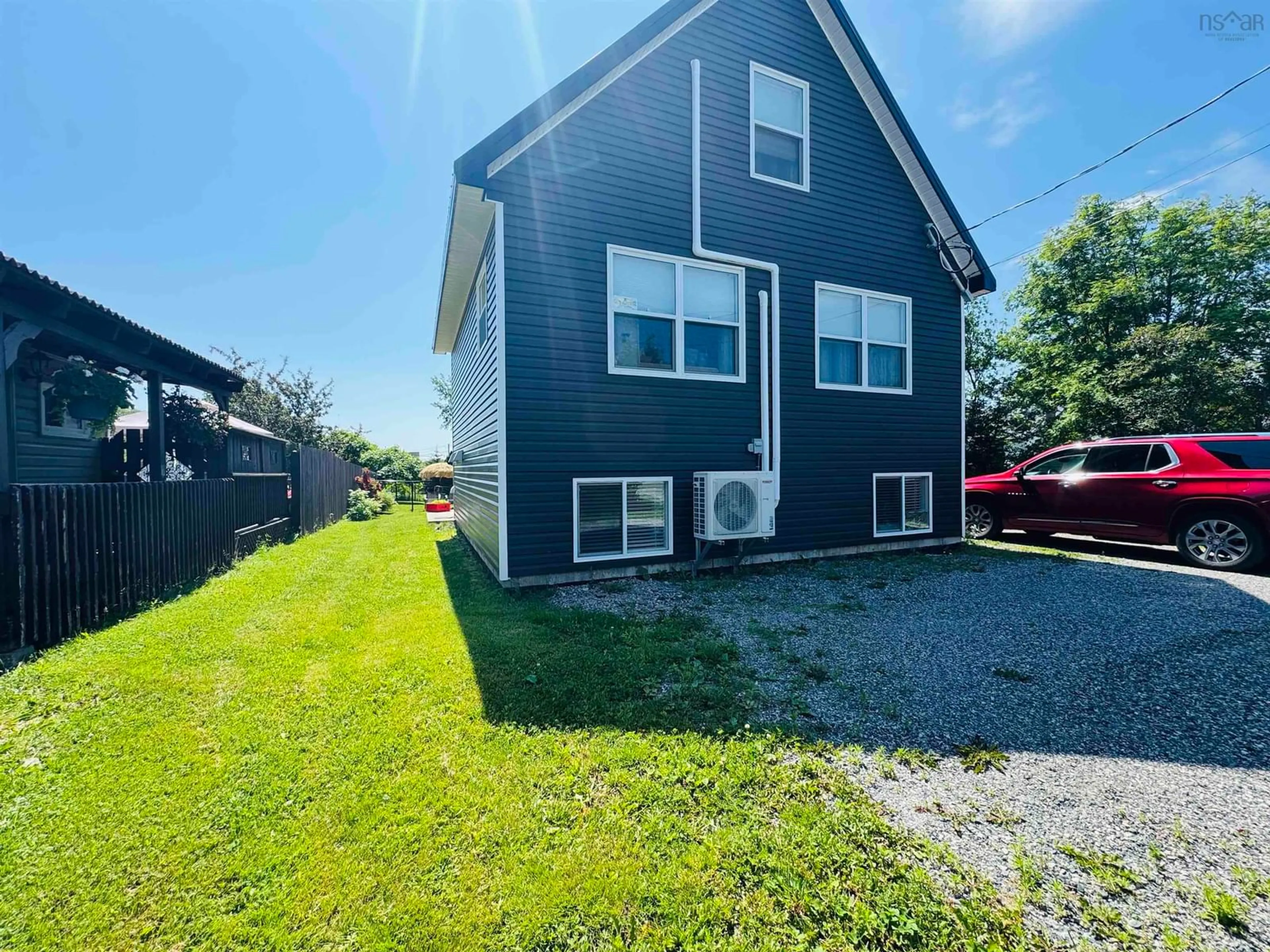 A pic from outside/outdoor area/front of a property/back of a property/a pic from drone, unknown for 50 School St, Florence Nova Scotia B1Y 1P5