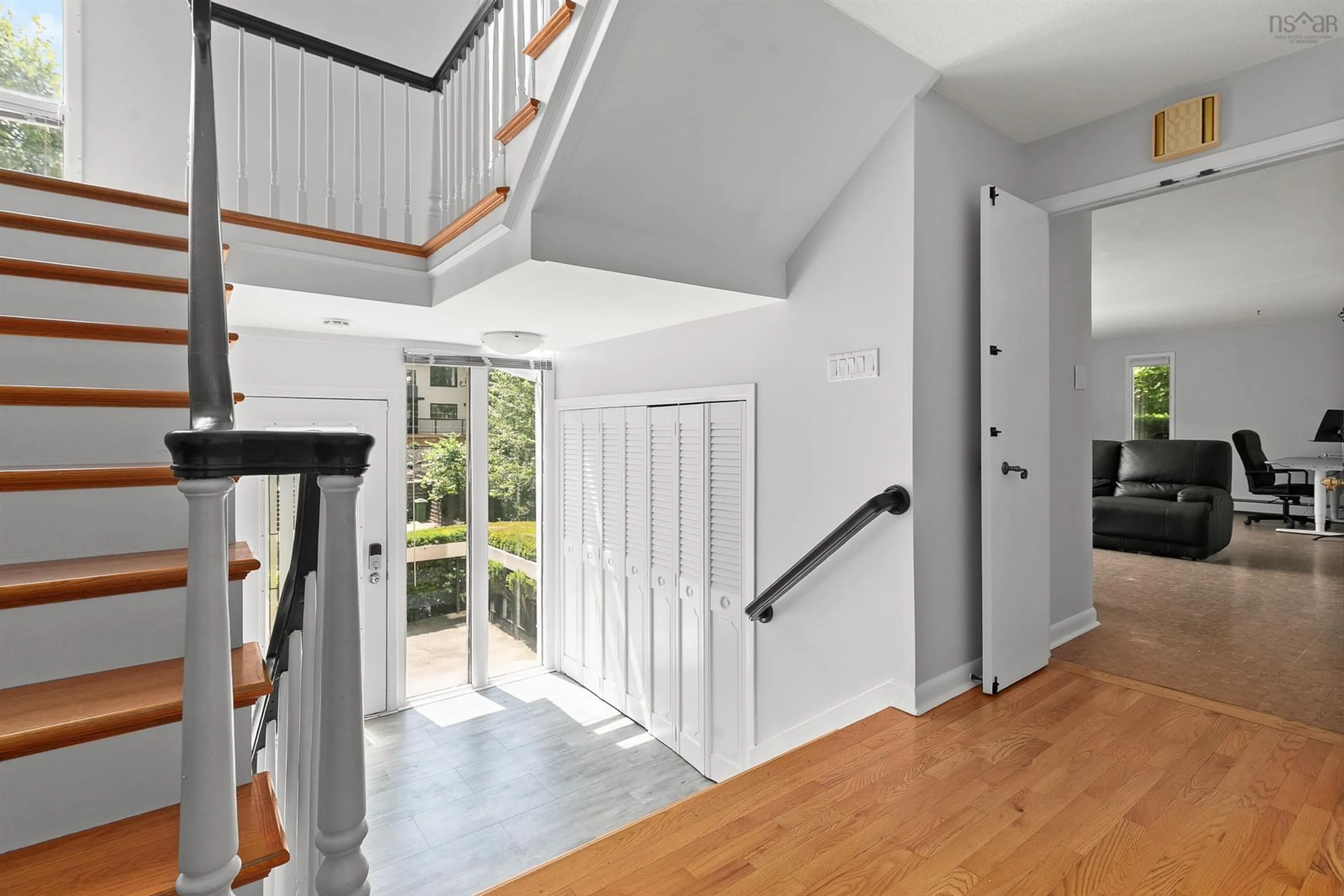 Indoor entryway for 6201 Regina Terr, Halifax Nova Scotia B3H 1N4