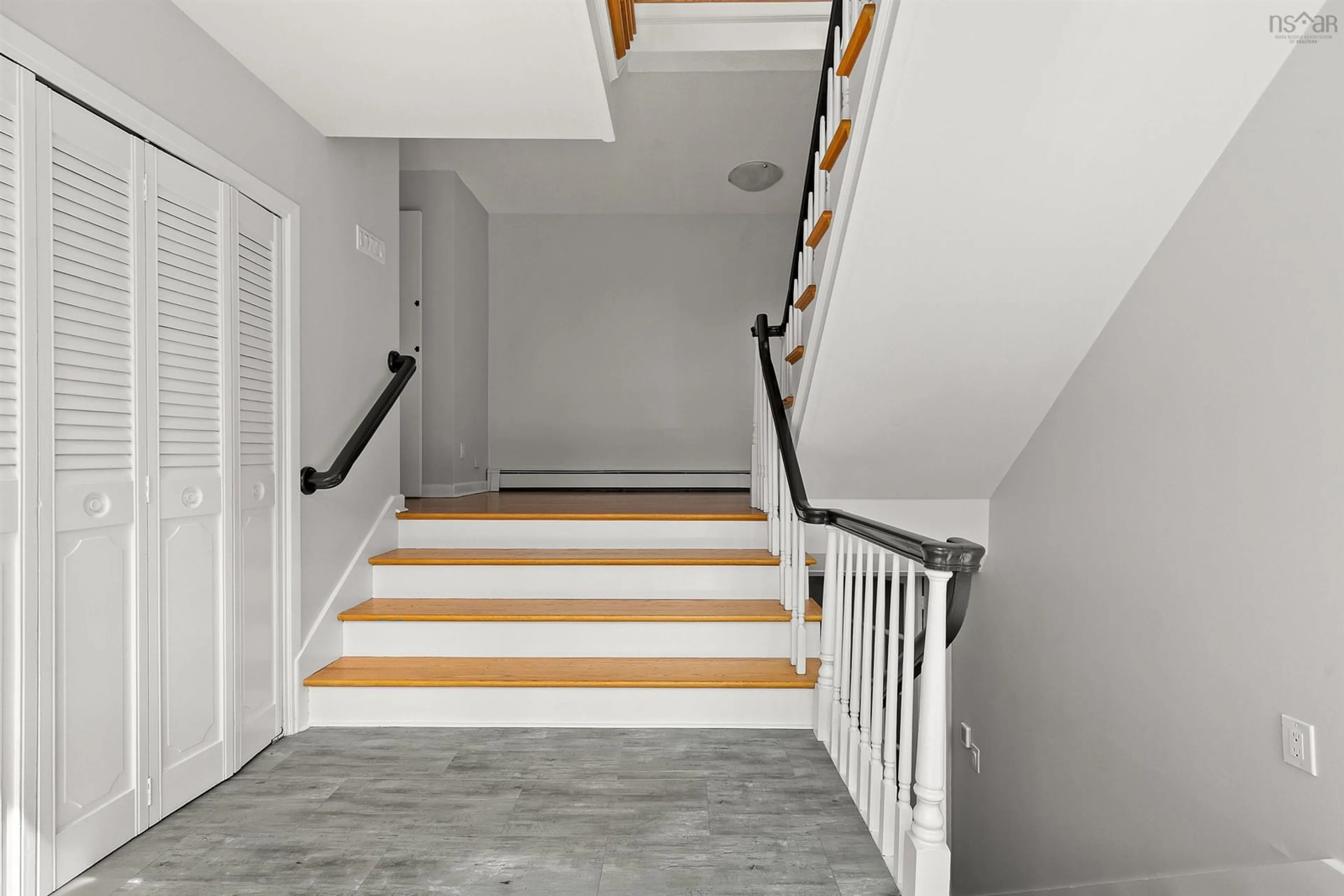 Stairs for 6201 Regina Terr, Halifax Nova Scotia B3H 1N4