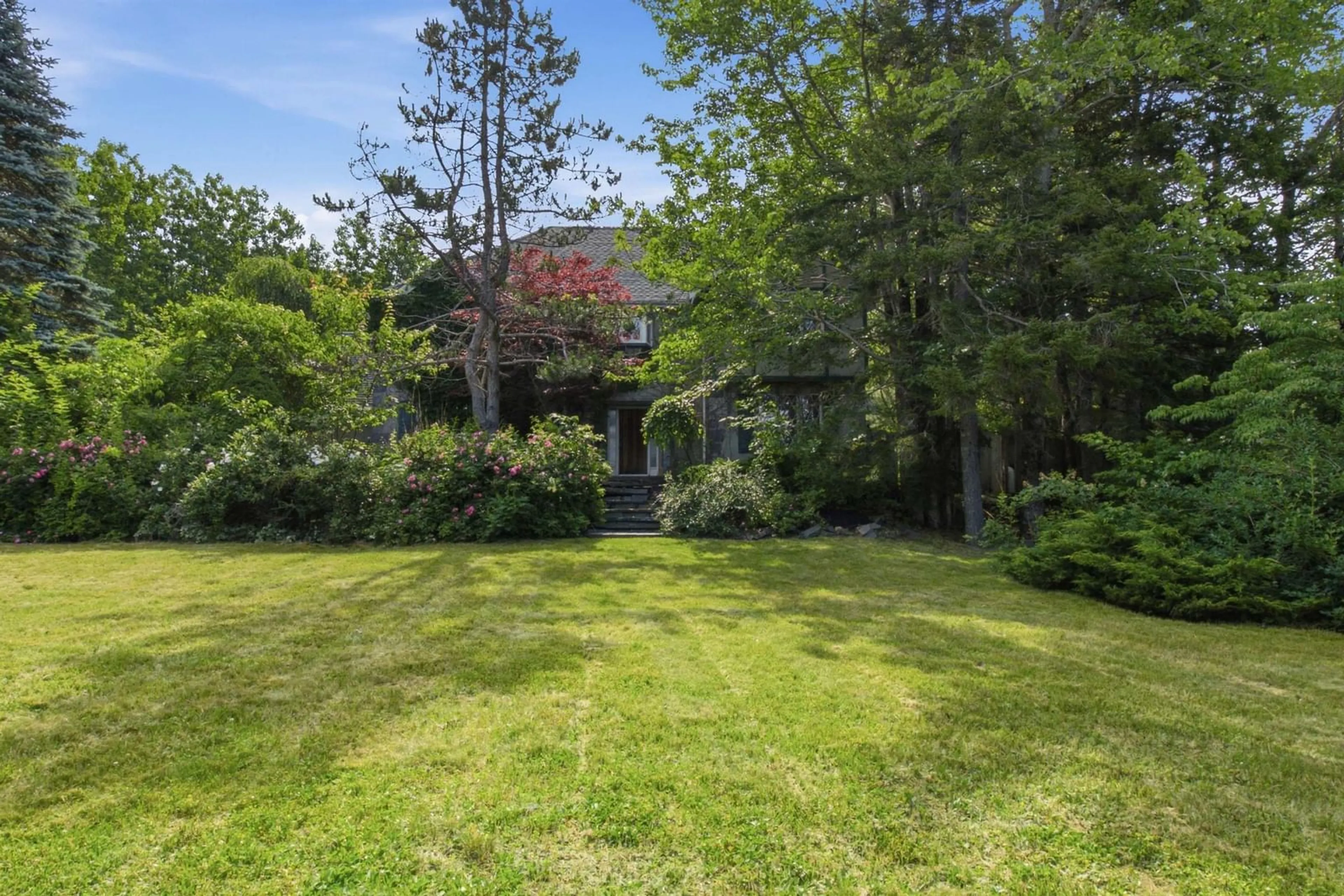 A pic from outside/outdoor area/front of a property/back of a property/a pic from drone, unknown for 43 Karen Ave, Fall River Nova Scotia B2T 1H7