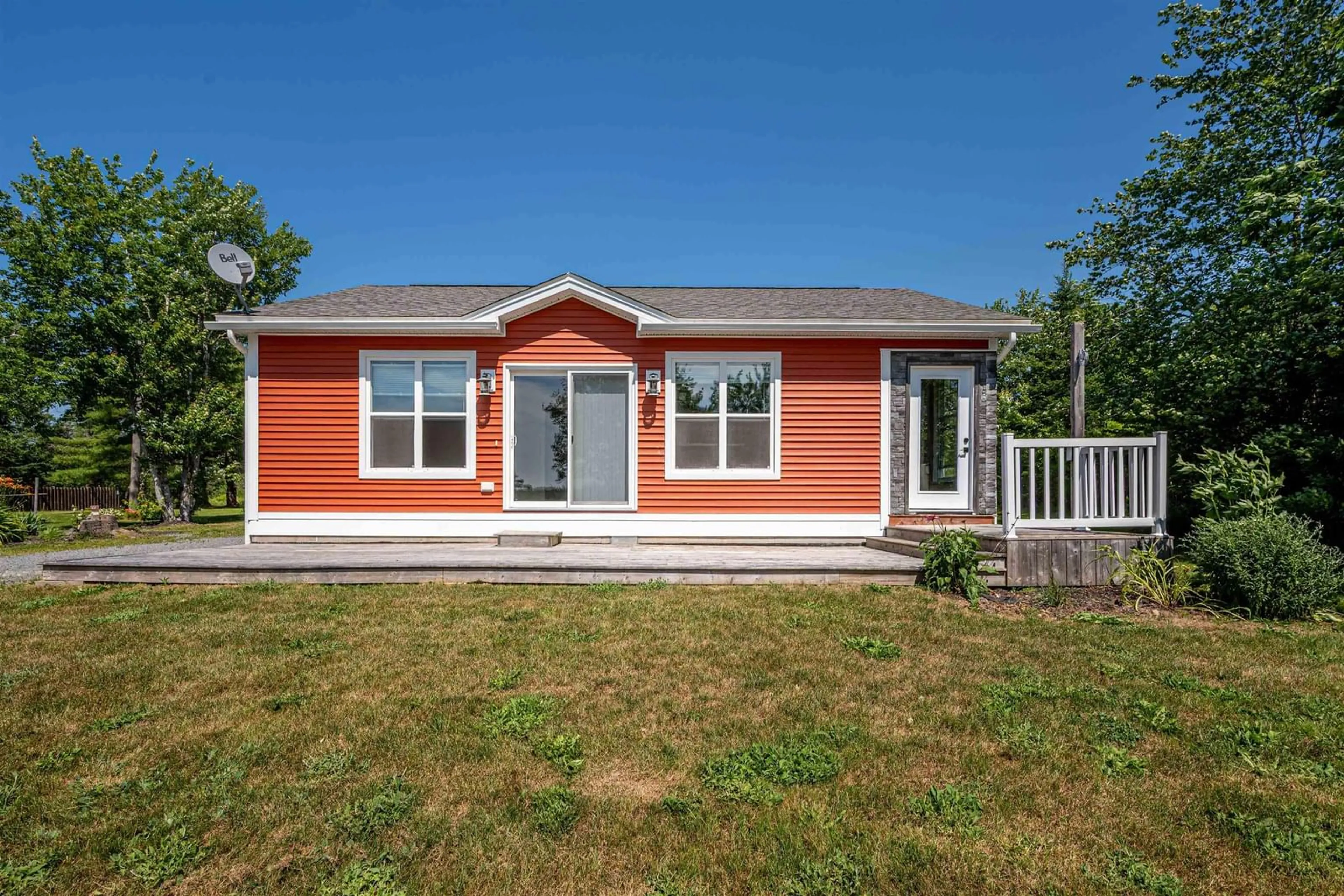 Home with vinyl exterior material, building for 60 Long Lake Rd, East Uniacke Nova Scotia B0N 0Z0
