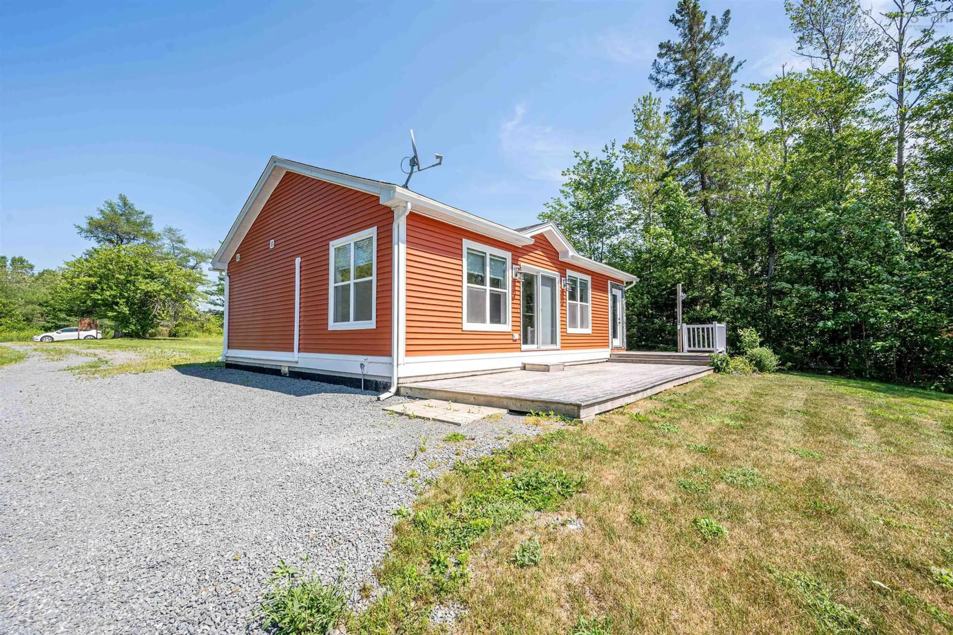 Home with vinyl exterior material, building for 60 Long Lake Rd, East Uniacke Nova Scotia B0N 0Z0