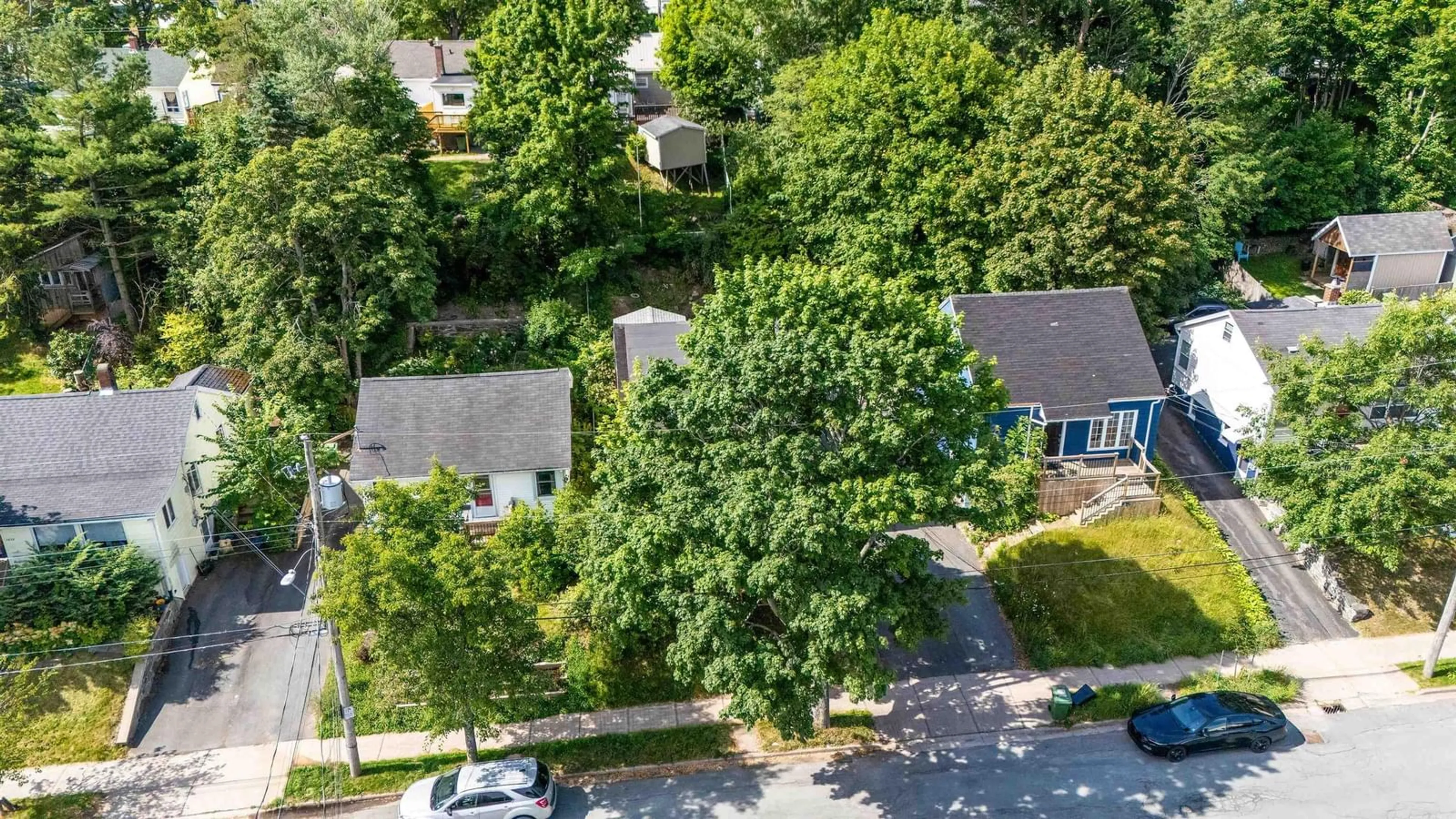 A pic from outside/outdoor area/front of a property/back of a property/a pic from drone, street for 3636 Lynch, Halifax Peninsula Nova Scotia B3K 3I2