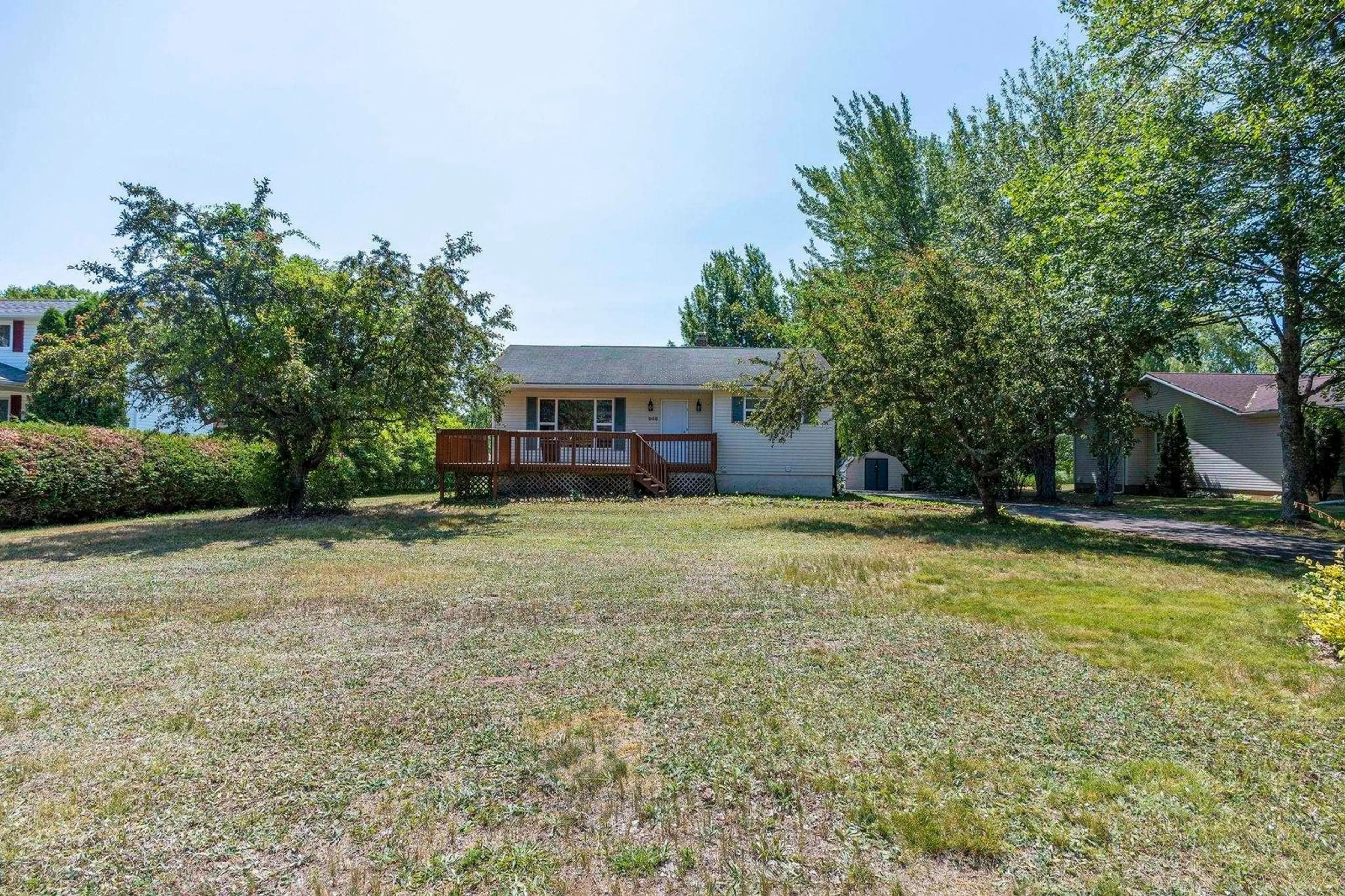 A pic from outside/outdoor area/front of a property/back of a property/a pic from drone, unknown for 900 Main St, Kingston Nova Scotia B0P 1R0