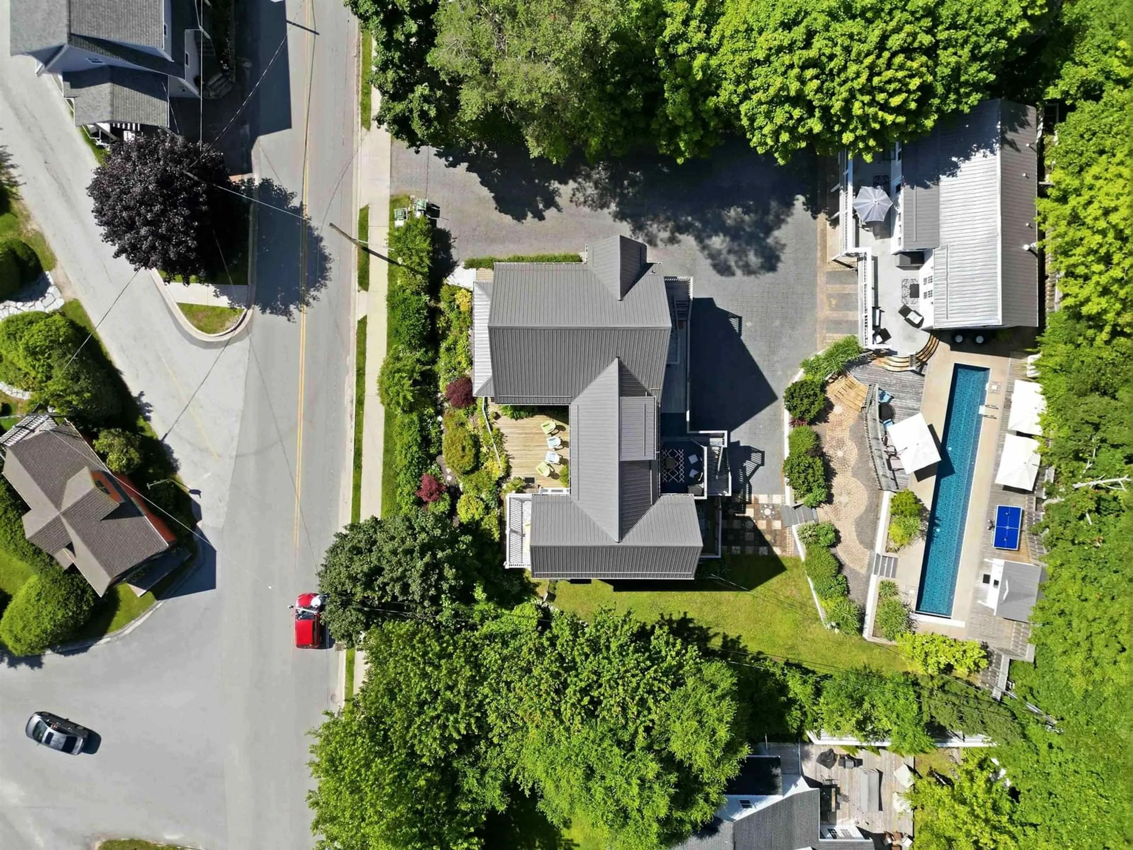 A pic from outside/outdoor area/front of a property/back of a property/a pic from drone, street for 121 & 123 Duke St, Chester Nova Scotia B0J 1J0