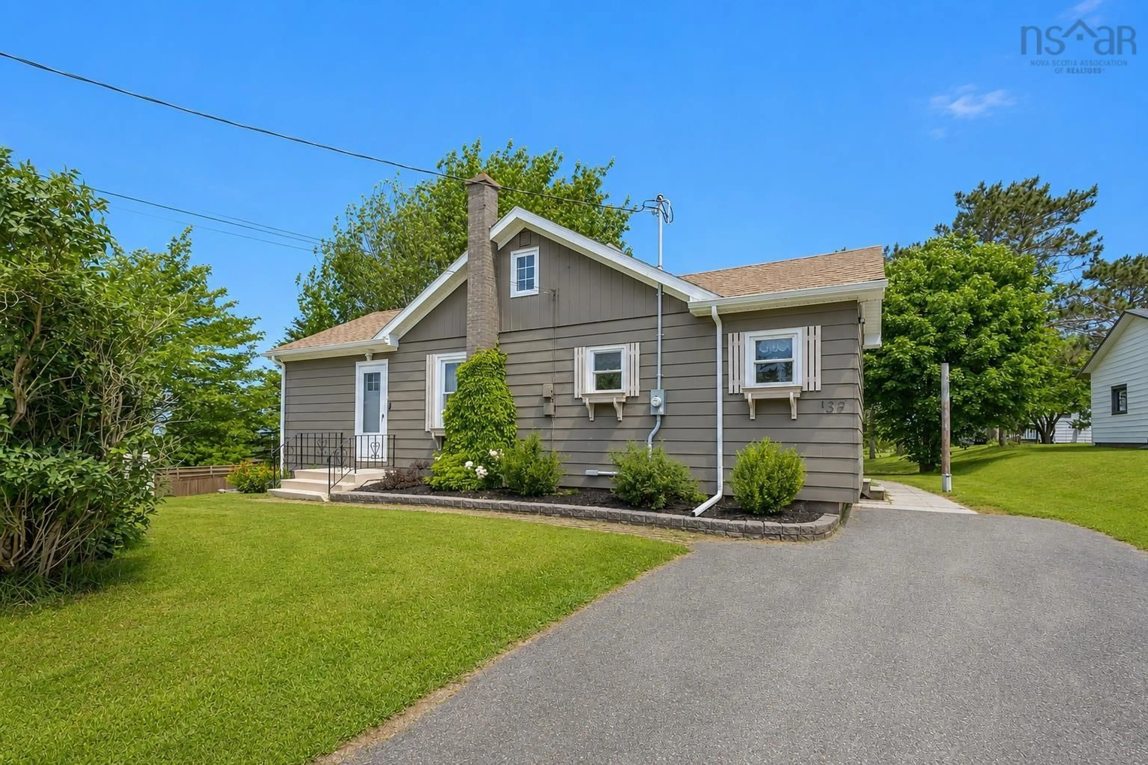 Home with vinyl exterior material, street for 189 Macrae Ave, Sydney River Nova Scotia B1S 1M4