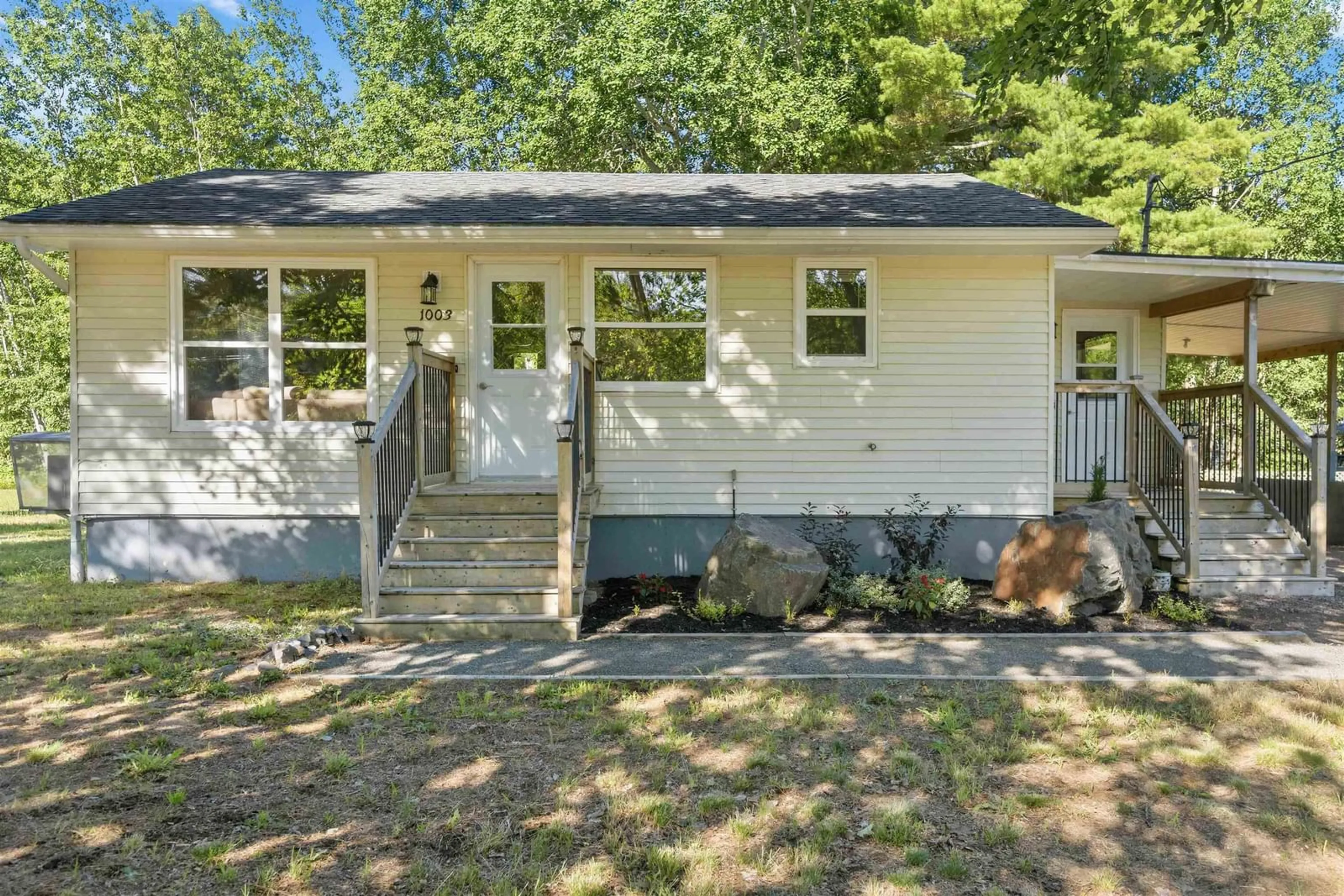 Home with vinyl exterior material, street for Glasgow Ave #1003, Greenwood Nova Scotia B0P 1R0