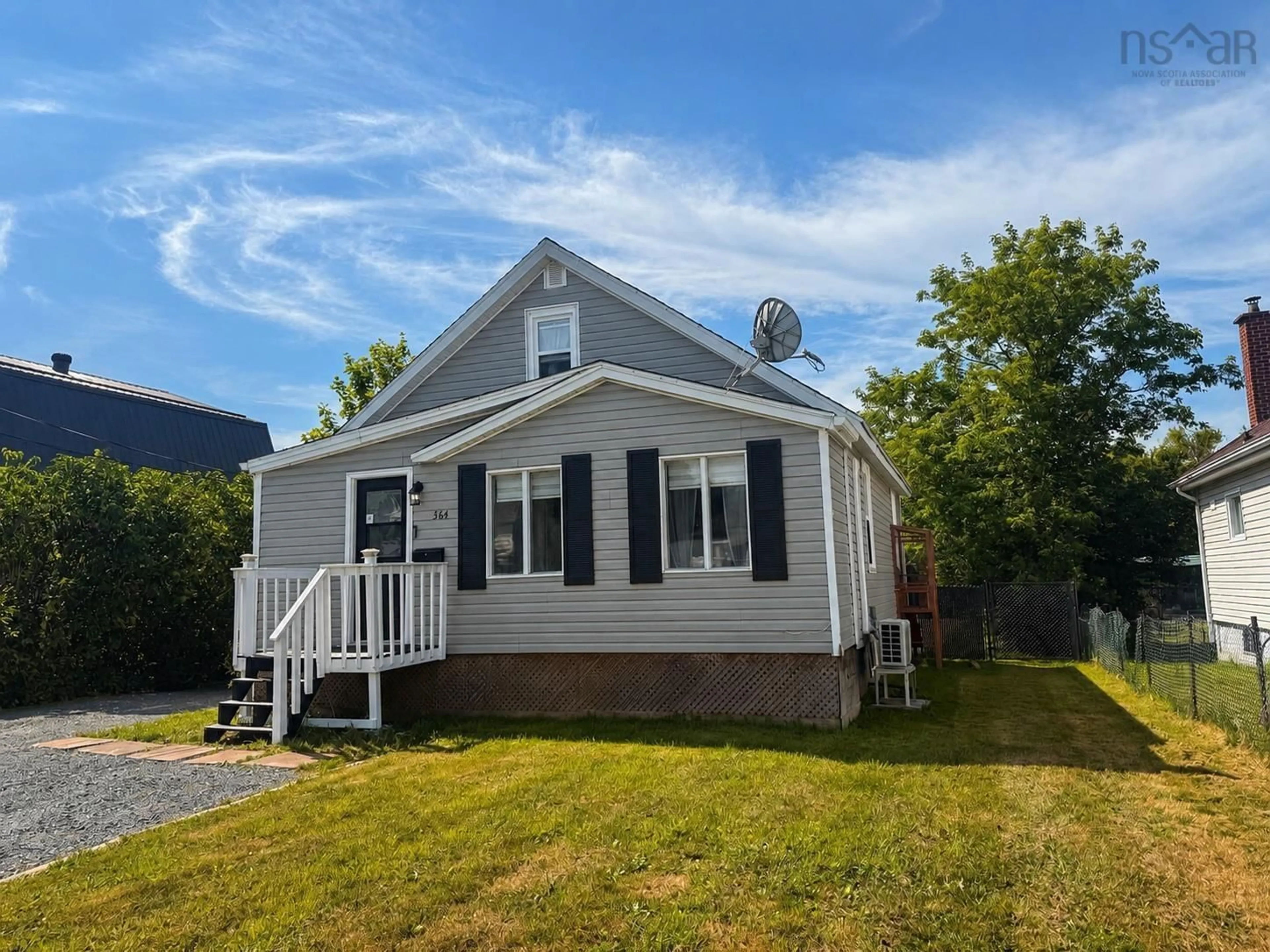 Home with vinyl exterior material, street for 364 Queen St, Truro Nova Scotia B2N 2C3