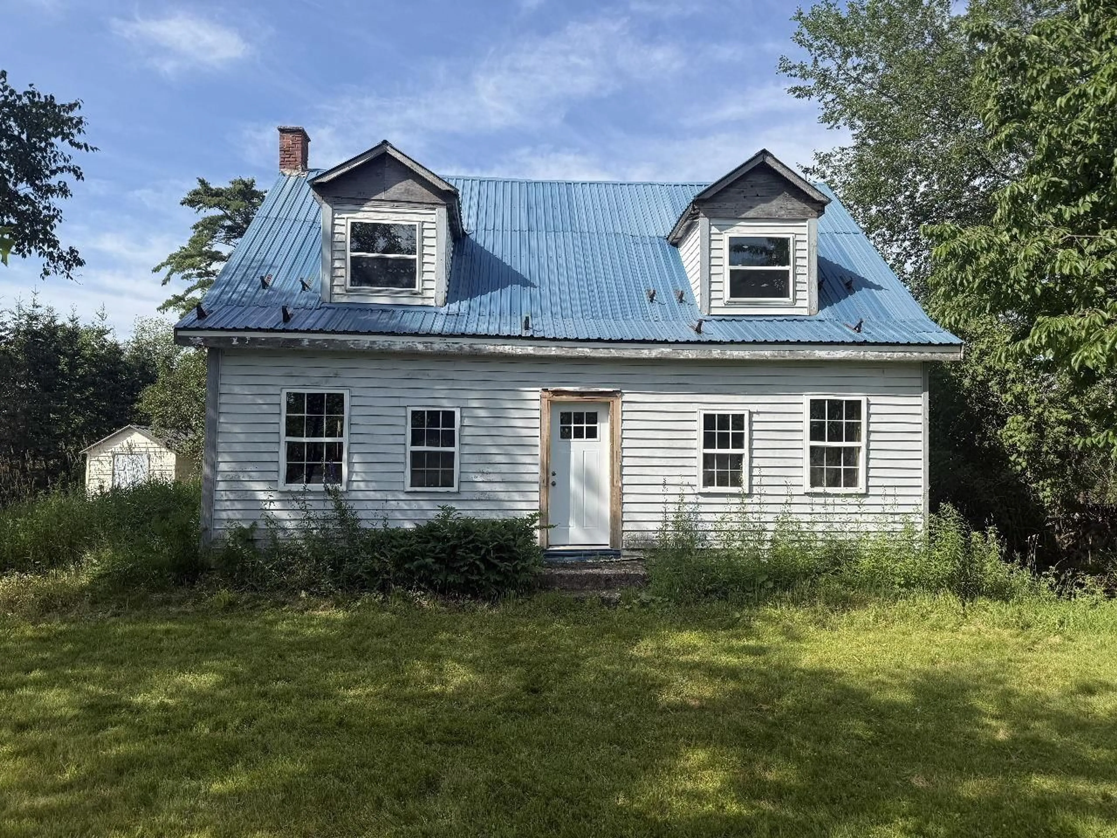 Home with vinyl exterior material, building for 1945 224 Hwy, Shubenacadie East Nova Scotia B0N 2H0
