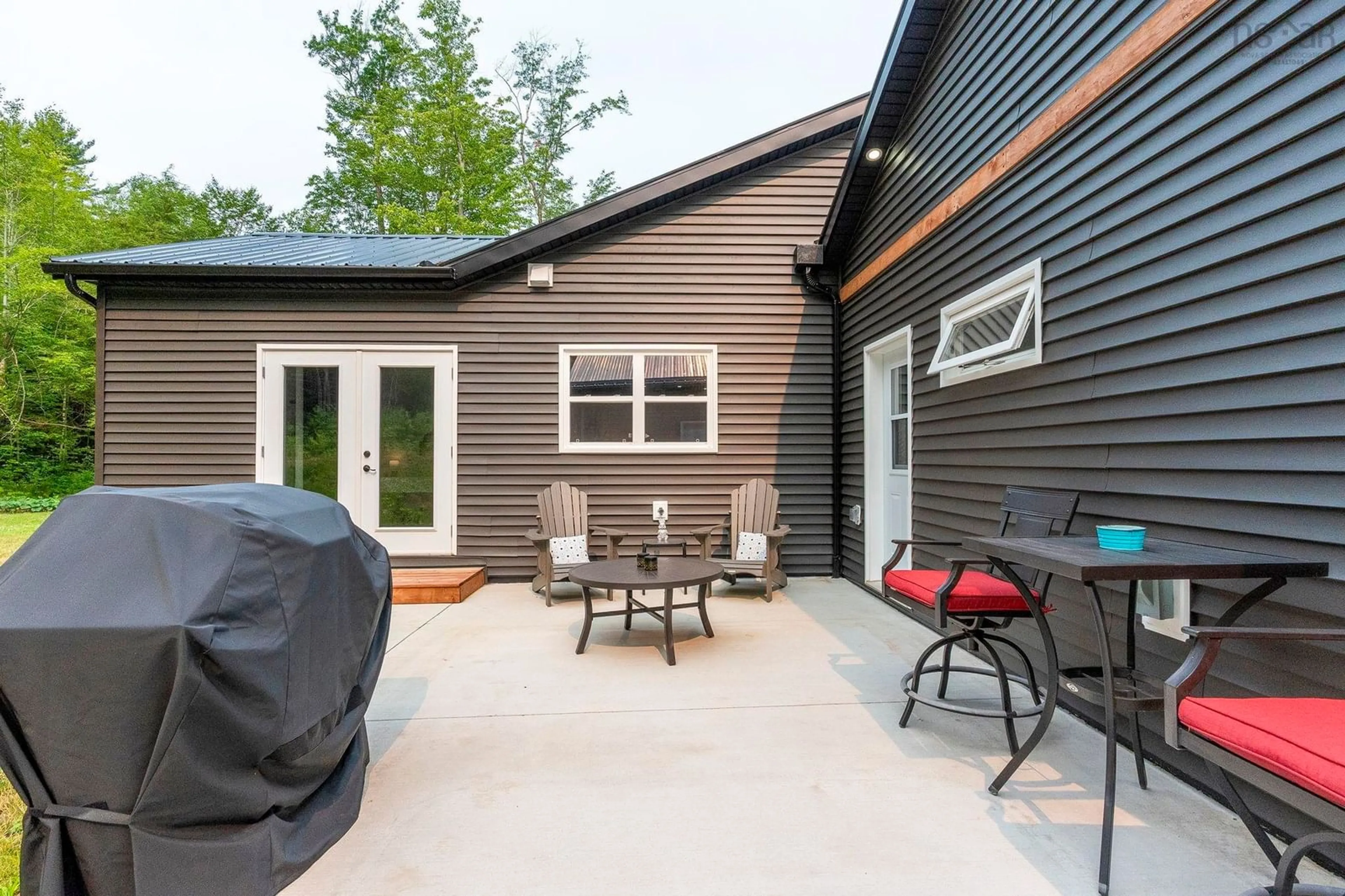 Patio, street for 6718 Highway 1, Coldbrook Nova Scotia B4R 1B7