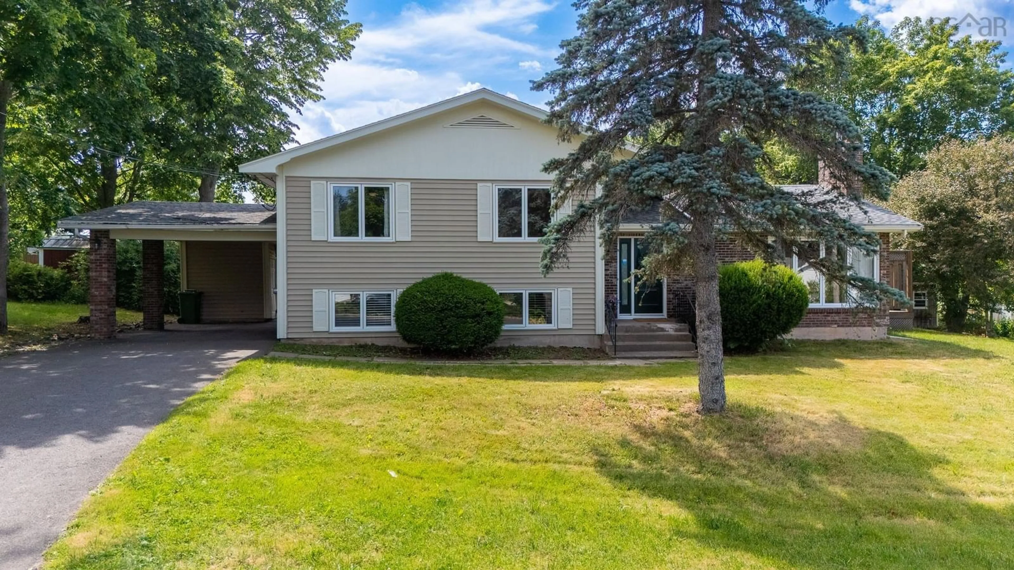 Home with vinyl exterior material, street for 20 Grandview Dr, Wolfville Nova Scotia B4P 1W4