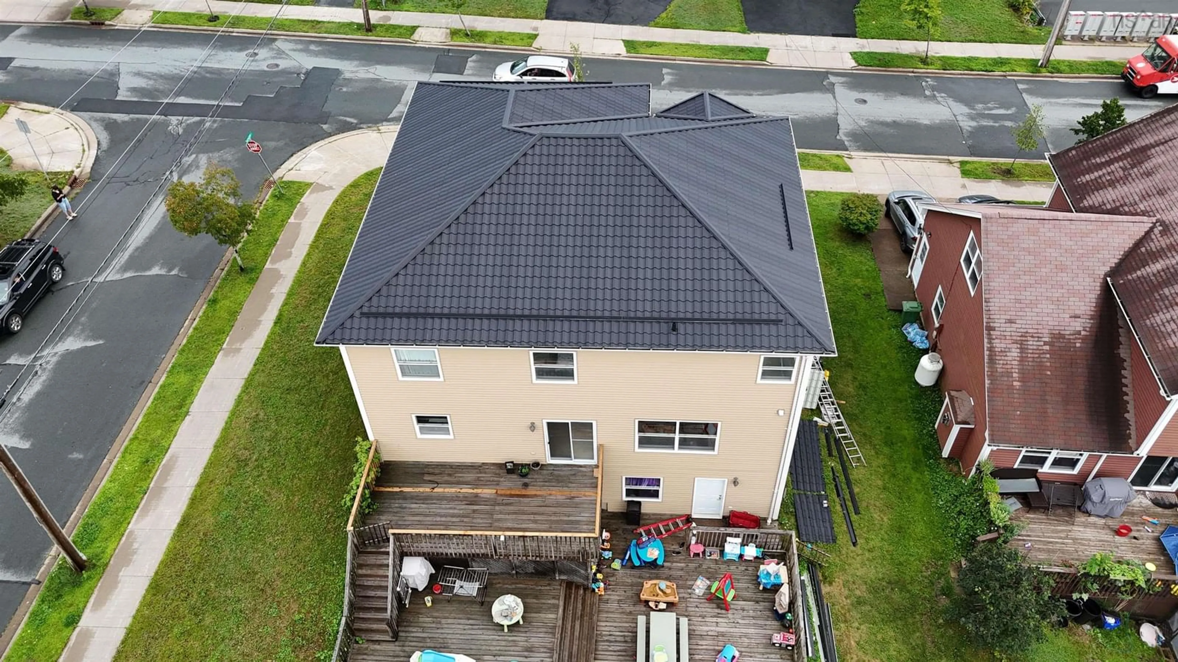 A pic from outside/outdoor area/front of a property/back of a property/a pic from drone, building for 31 Transom Dr, Halifax Nova Scotia B3M 4V5