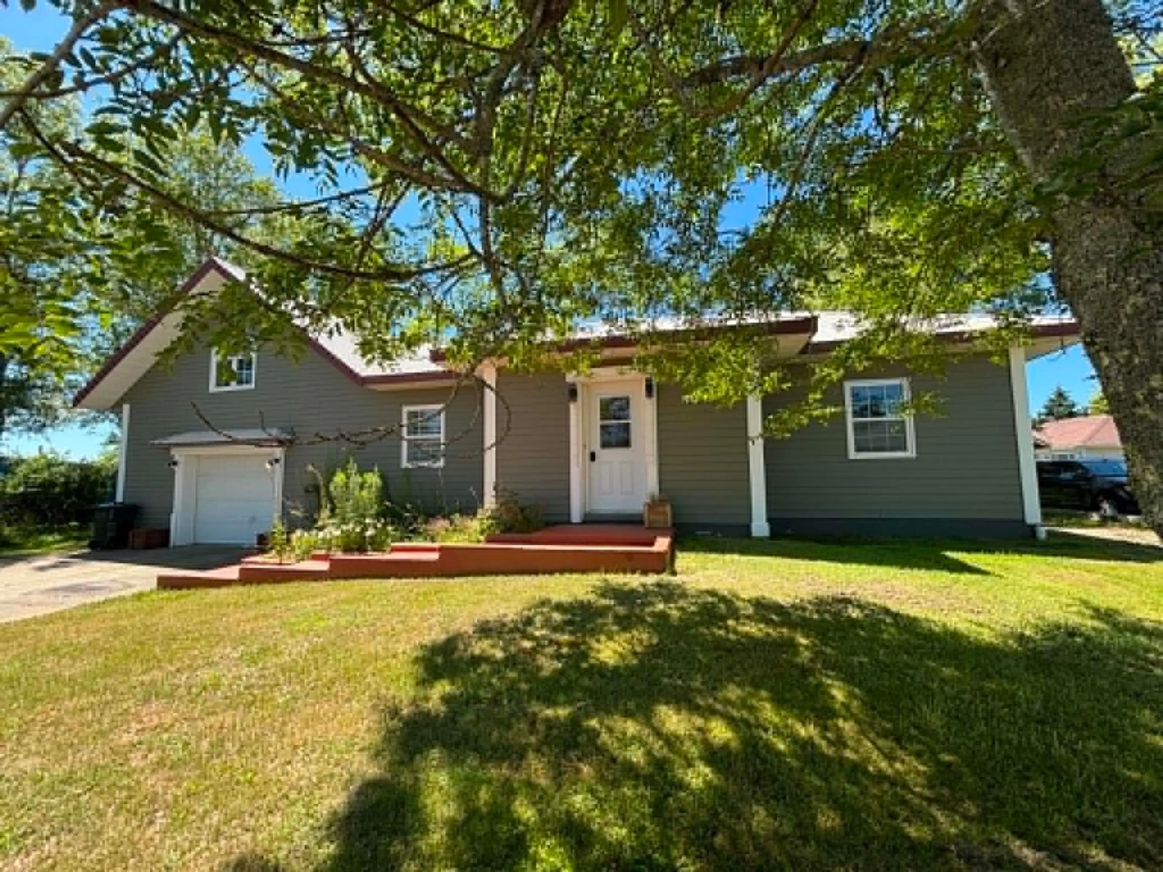 A pic from outside/outdoor area/front of a property/back of a property/a pic from drone, street for 34 Clements Ave, Yarmouth Nova Scotia B5A 2L7