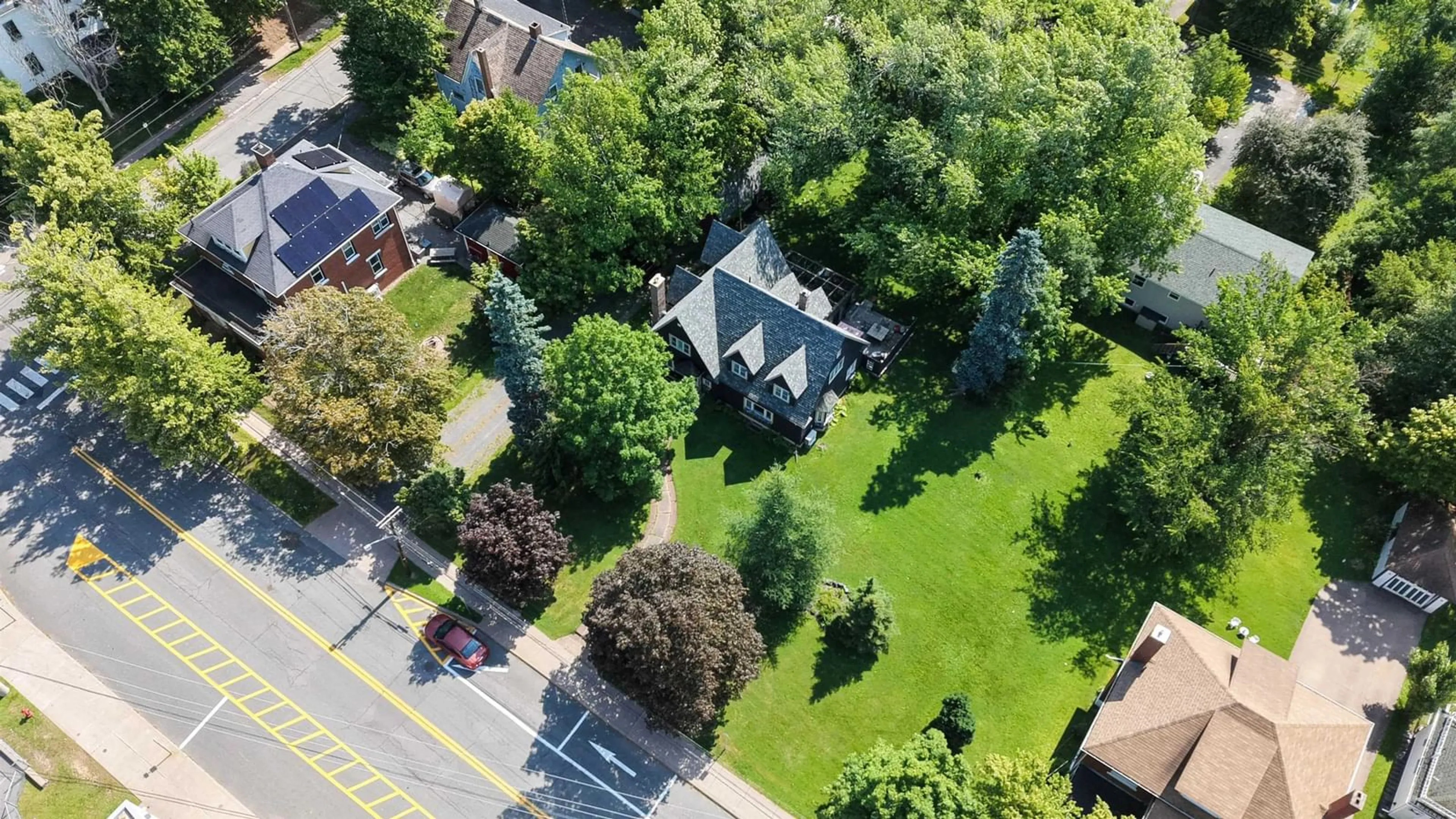 A pic from outside/outdoor area/front of a property/back of a property/a pic from drone, street for 92 Albert St, New Glasgow Nova Scotia B2H 3V3