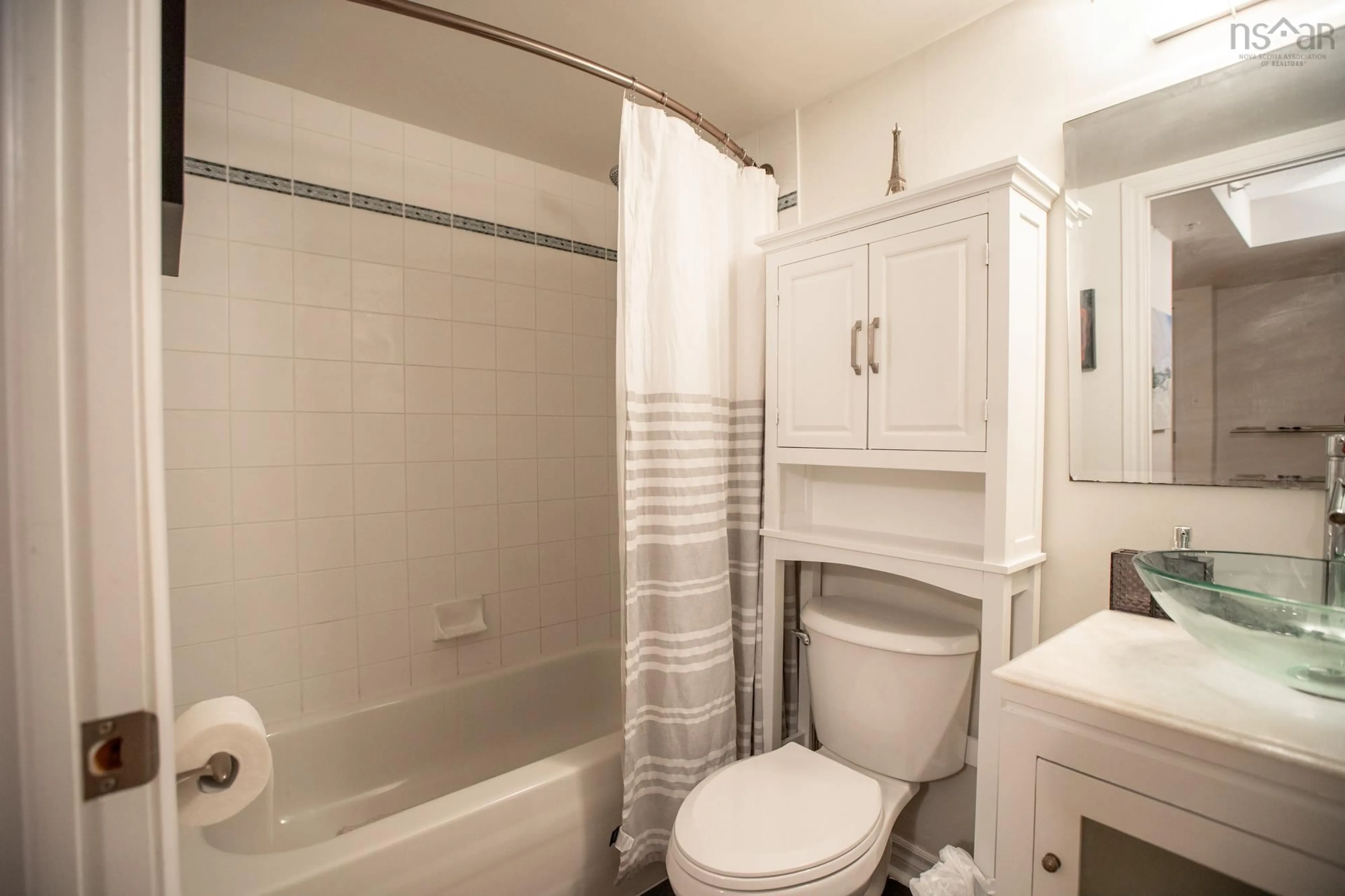 Standard bathroom, unknown for 1041 Wellington St #204, Halifax Nova Scotia B3H 4P5