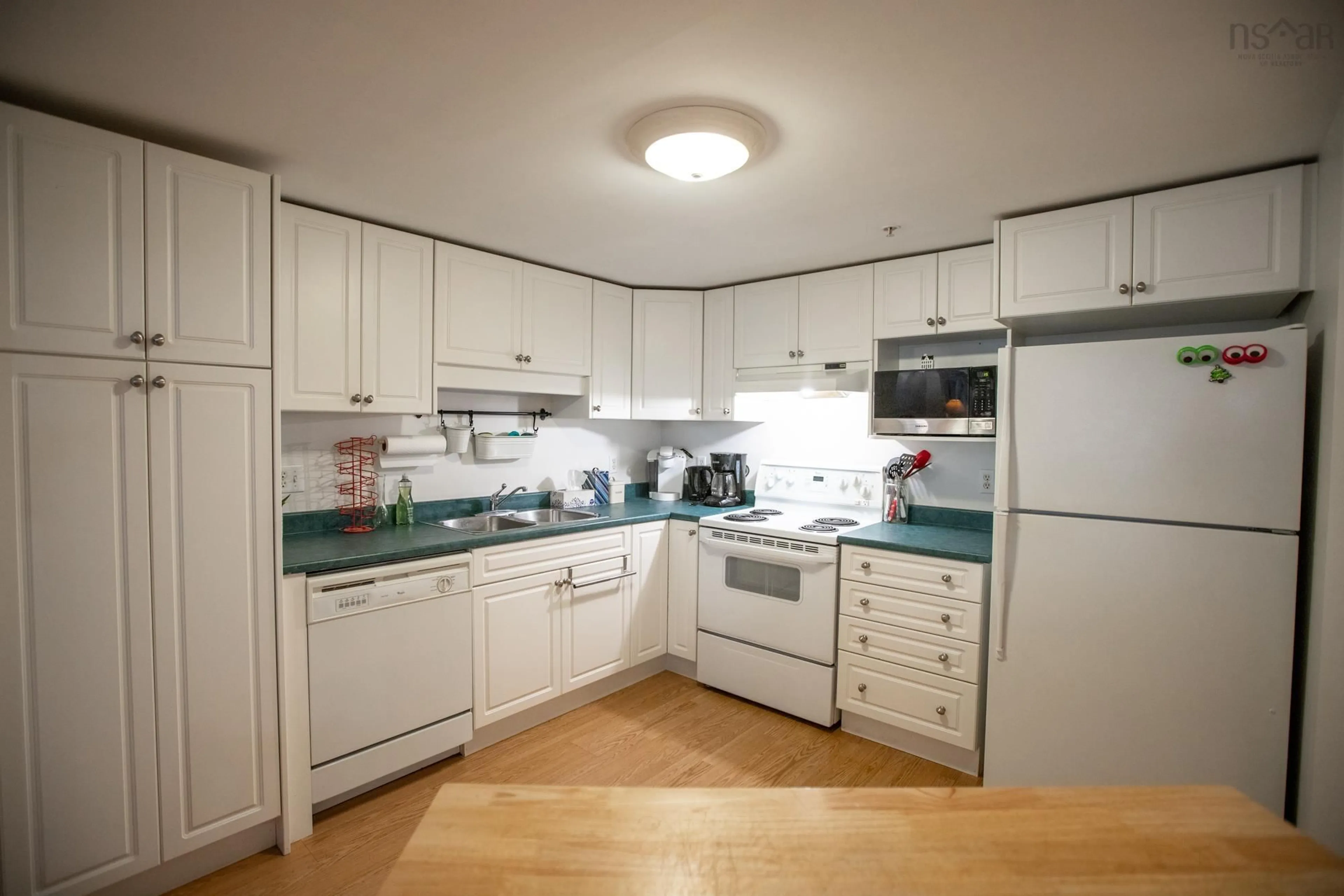 Standard kitchen, unknown for 1041 Wellington St #204, Halifax Nova Scotia B3H 4P5
