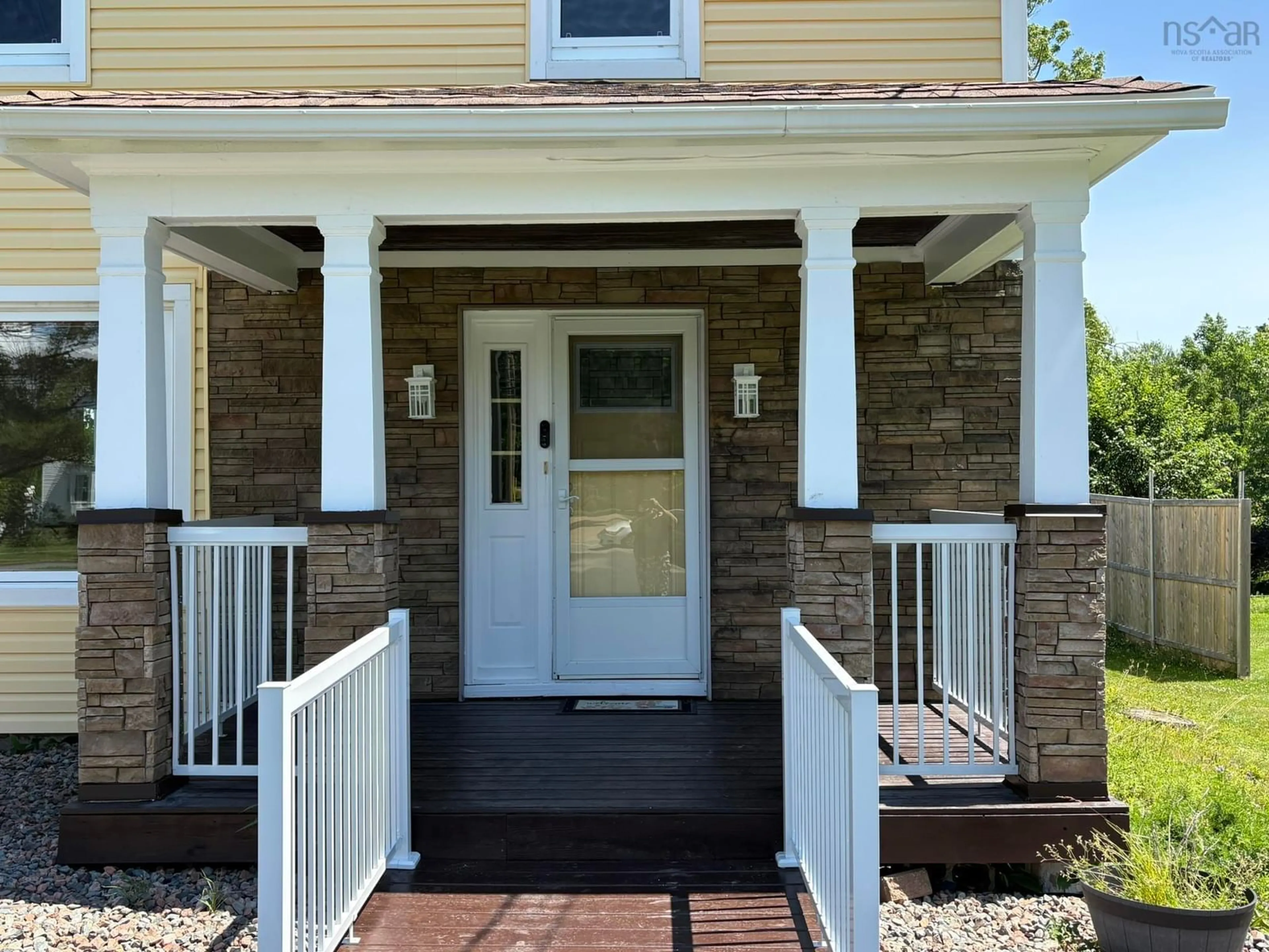 Indoor entryway for 1637 North Main St, Westville Nova Scotia B0K 2A0