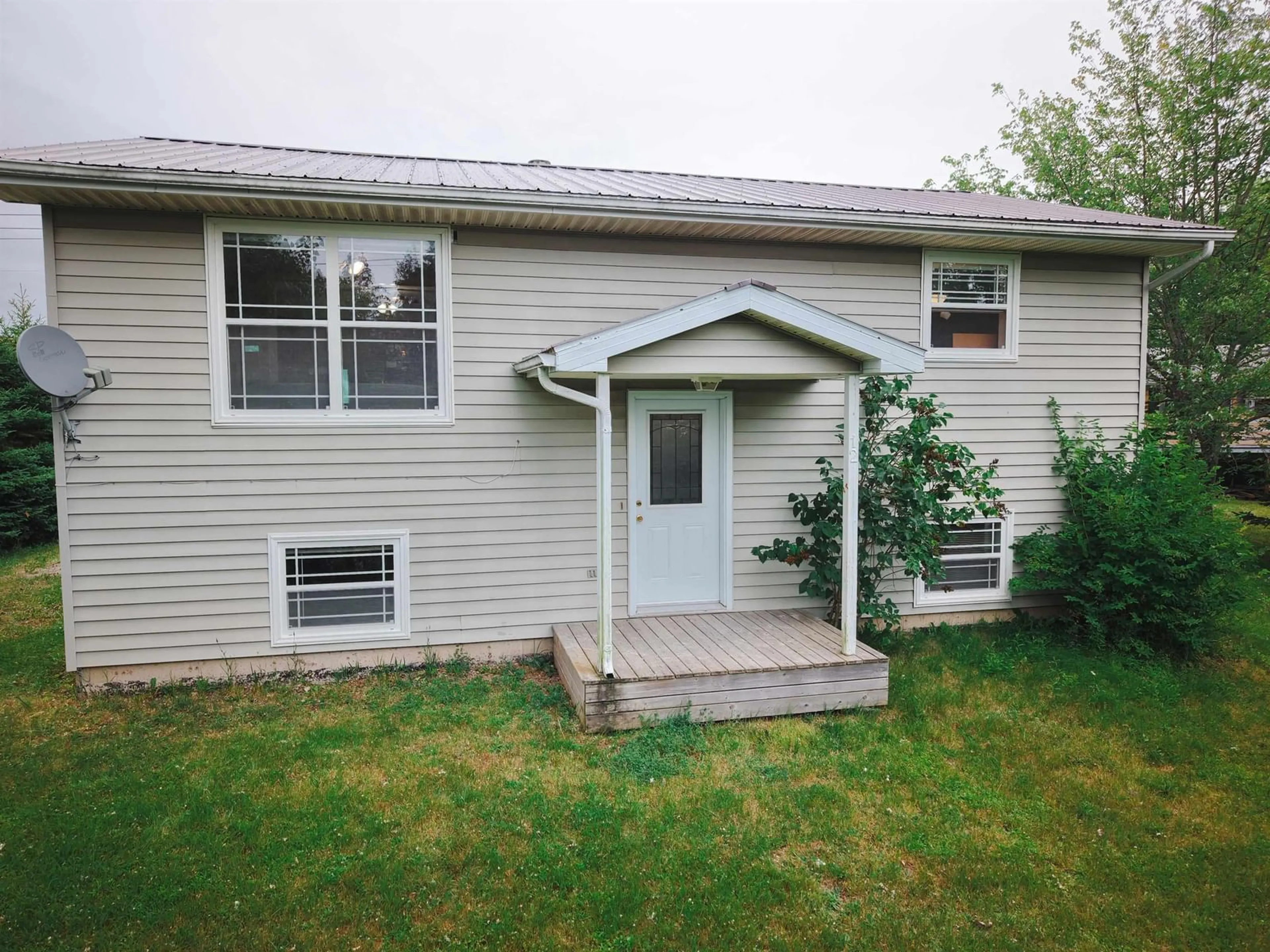 Home with vinyl exterior material, unknown for 3 Windcrest Ave, Stewiacke Nova Scotia B0N 2J0