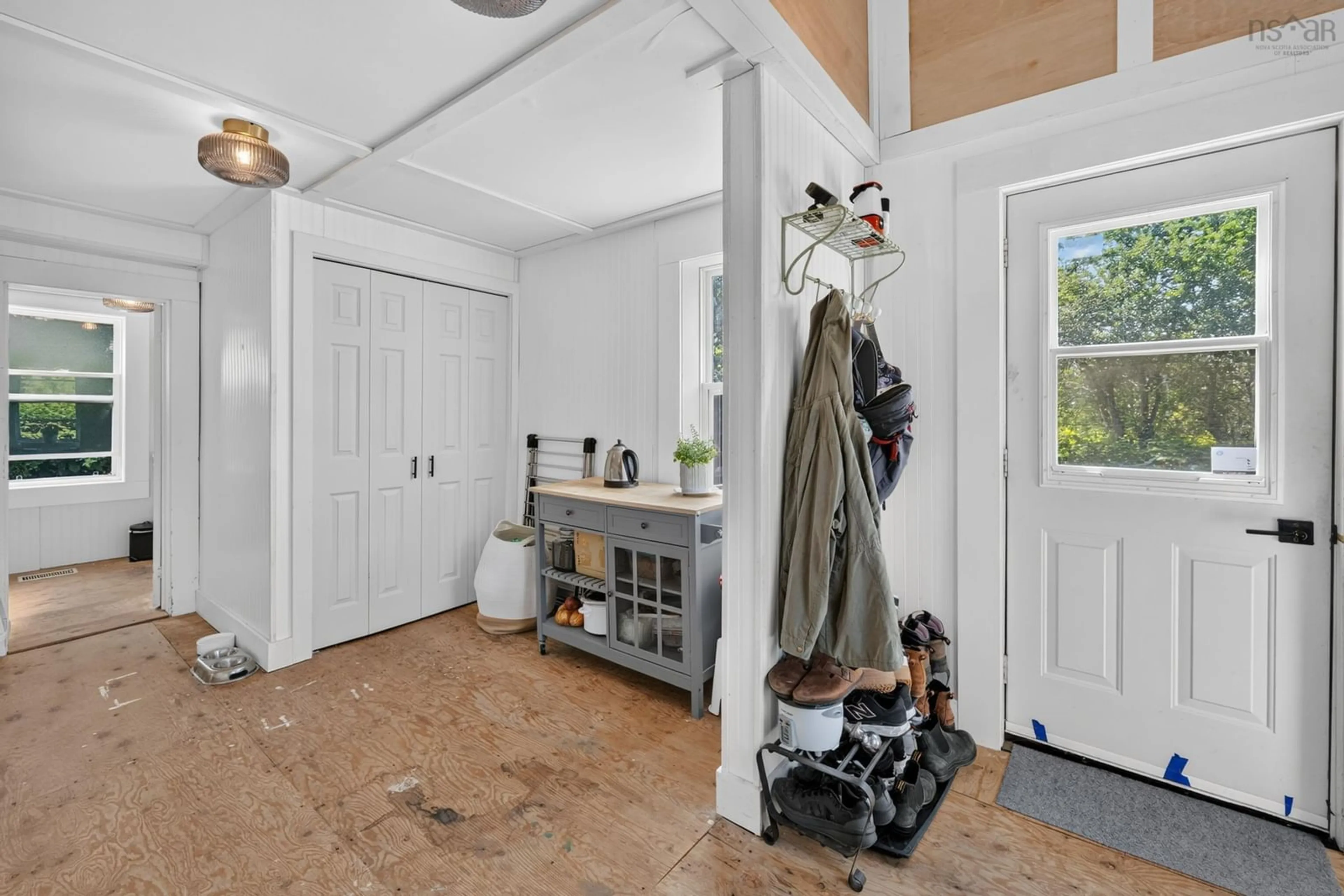 Indoor entryway for 69 Church Street, Digby Nova Scotia B0V 1A0