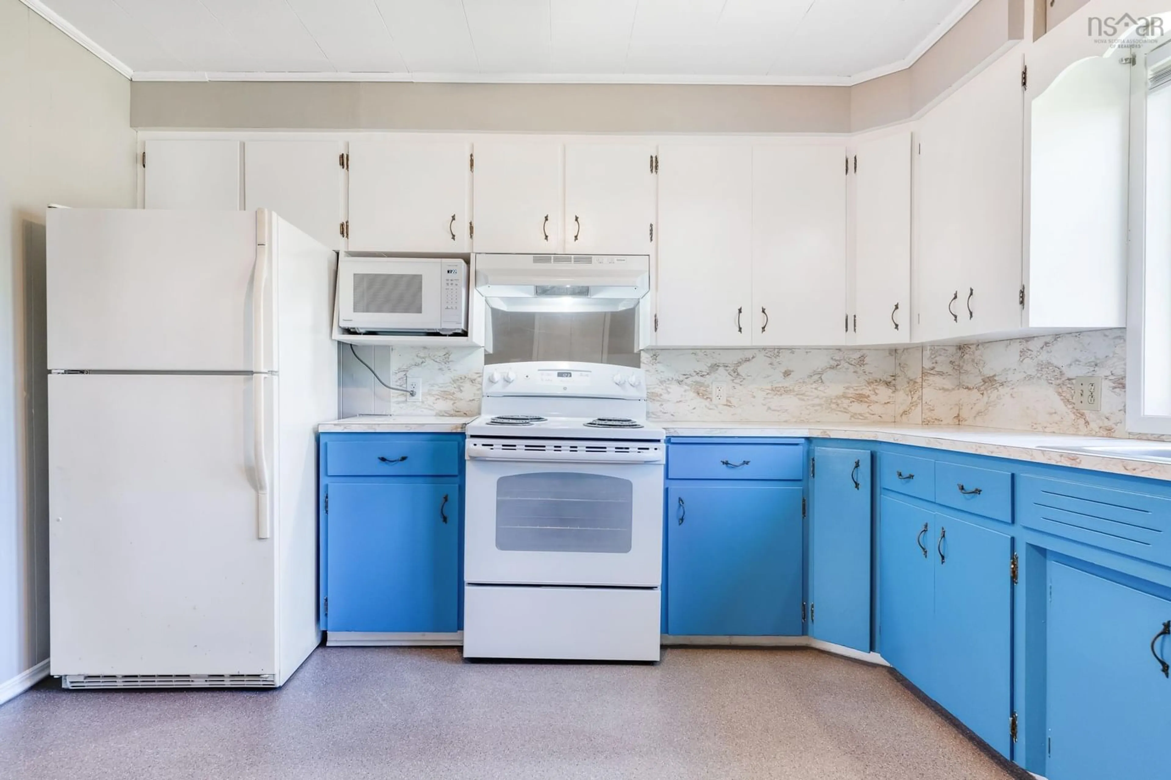 Standard kitchen, ceramic/tile floor for 20 Pine St, Bridgewater Nova Scotia B4V 1X5