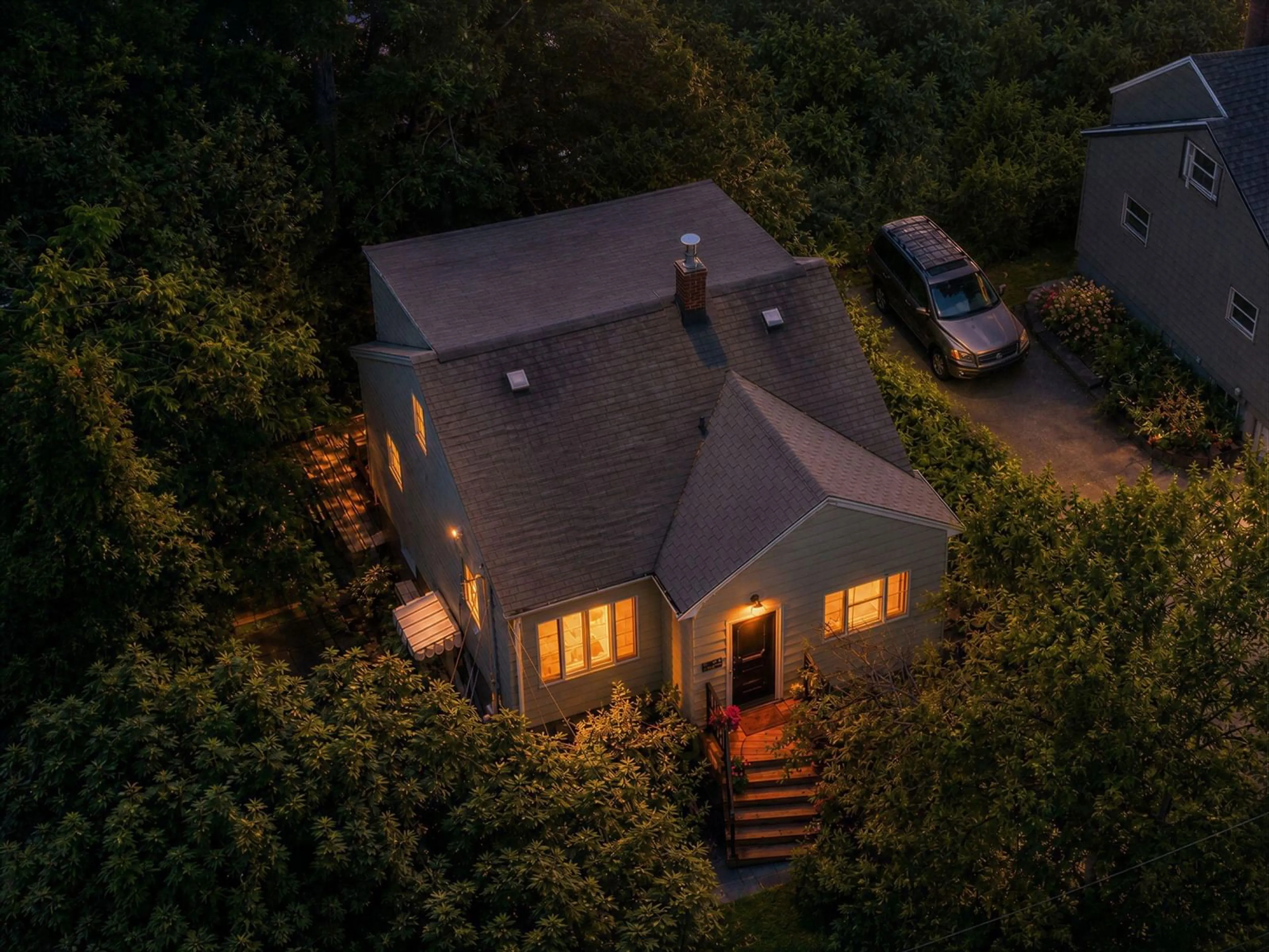 A pic from outside/outdoor area/front of a property/back of a property/a pic from drone, unknown for 25 Edgehill Rd, Halifax Nova Scotia B3N 1G5