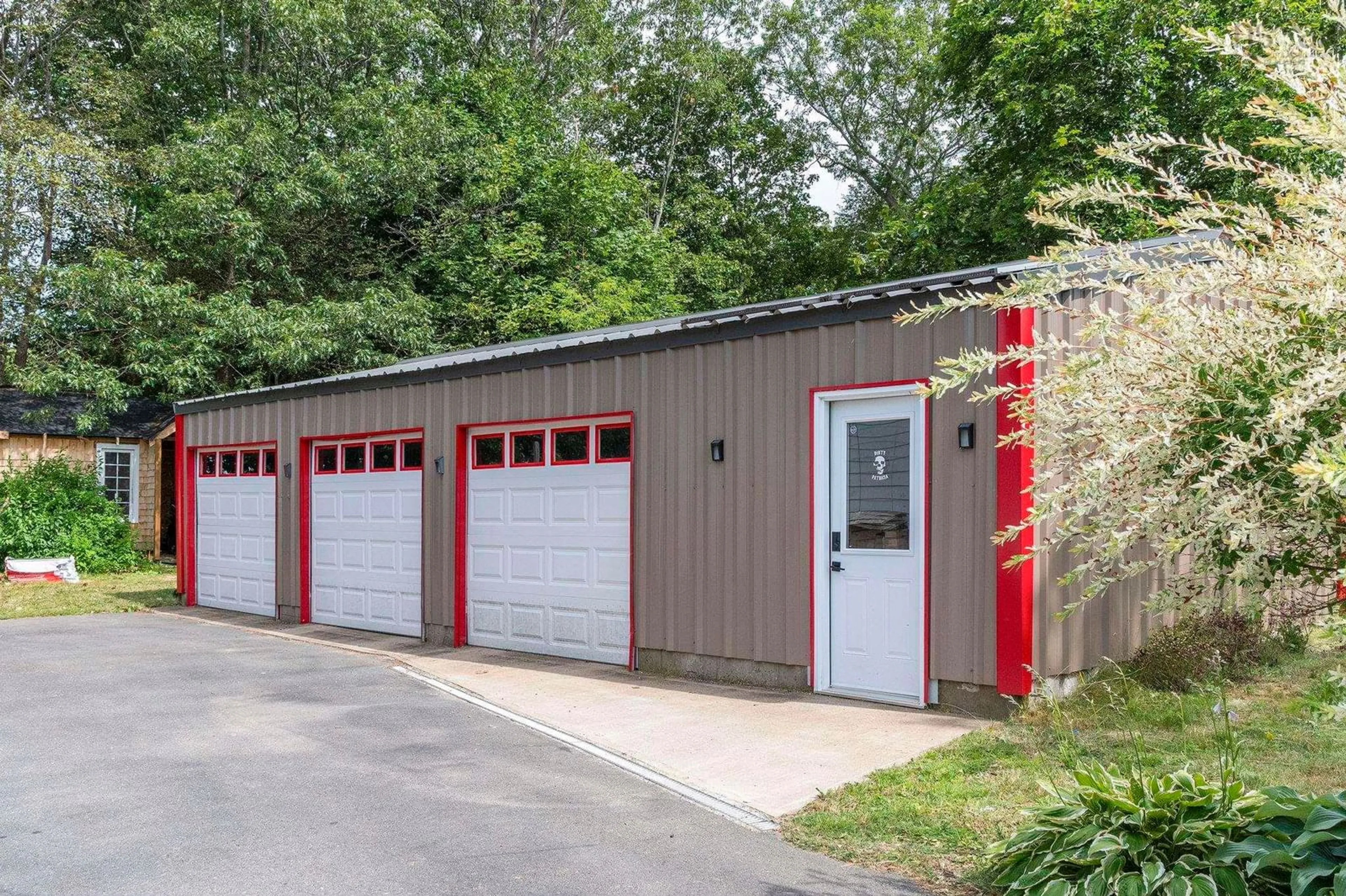 Indoor garage for 40 Bonavista Avenue, New Minas Nova Scotia B4N 3M1